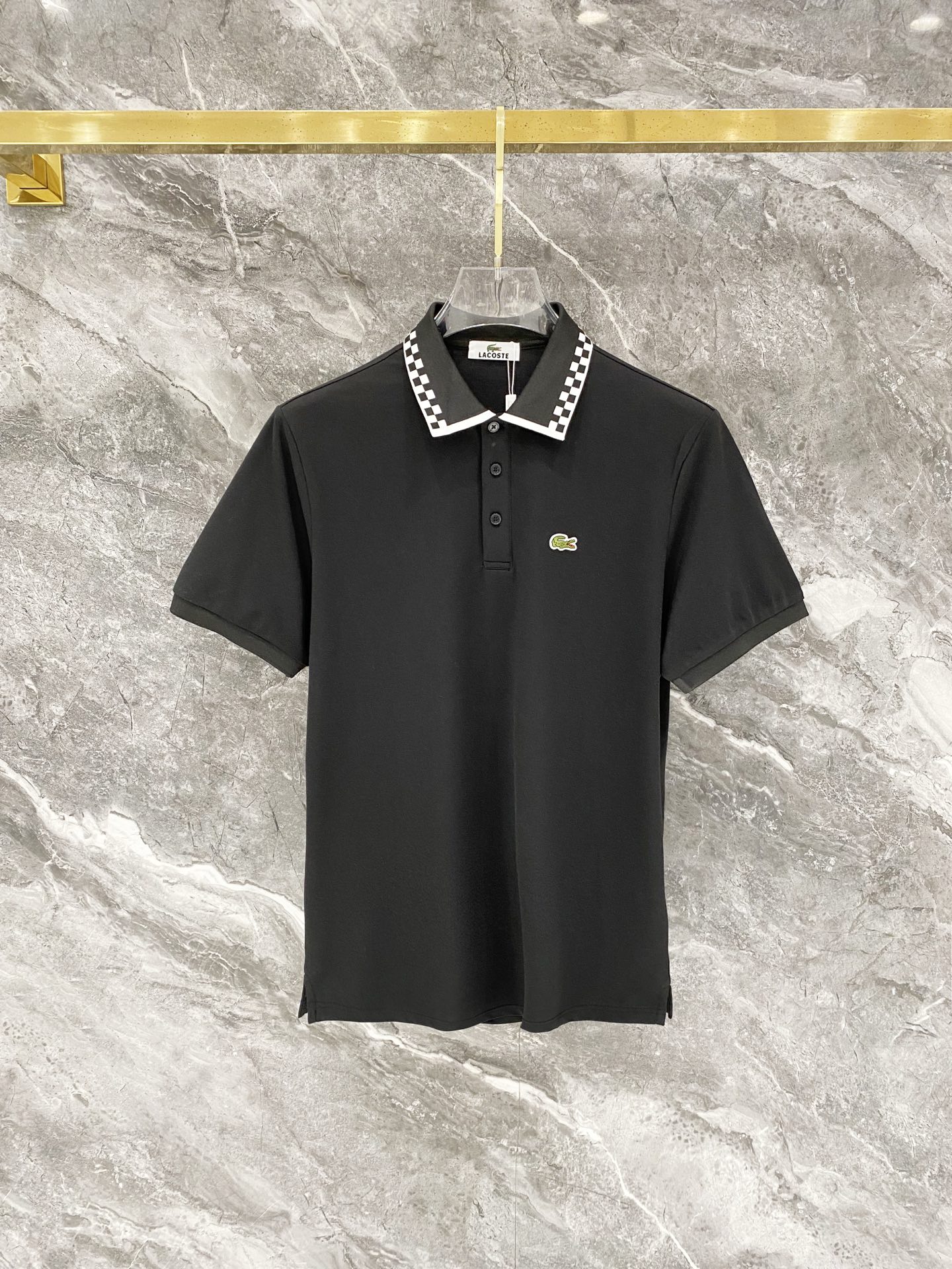 NO:731118,Support Lacoste crocodile, 2026 spring and summer new lapel polo short-sleeved shirt, simple, fashionable and versatile, logo embroidery design on the chest, contrasting sleeve collar, eye-catching and slimming, threaded knitted collar, custom imported double-strand mercerized pique fabric, comfortable to wear, breathable, quite wide version, high-grade and textured, fashionable and casual, good-looking and easy to match, size M-3XL,, T-shirt,19860909支持年后 Lacoste鳄鱼,2026春夏新款翻领Polo衫短袖 简洁时尚百搭 胸前logo刺绣设计 撞色袖领口 吸睛显瘦 螺纹针织领口 定制进口双股丝光珠地面料 穿着舒适 透气 版型挺阔 档次高有质感 时尚休闲 好看好搭 尺码M-3XL,,T-shirt,,Men's clothing