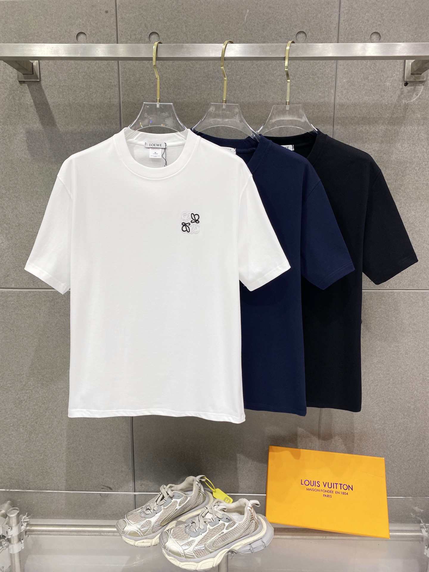 P85 Loewe, loewe, 300 gramos de algodón puro última tela, logotipo clásico patrón logo moda simple tendencia camiseta d…