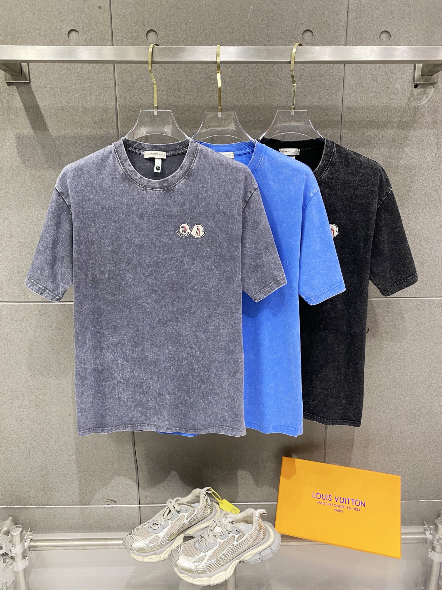 P85 Moncler/Mengkou, camiseta de manga corta de primavera/verano con técnica de lavado desgastado, gran logo bordado, c…