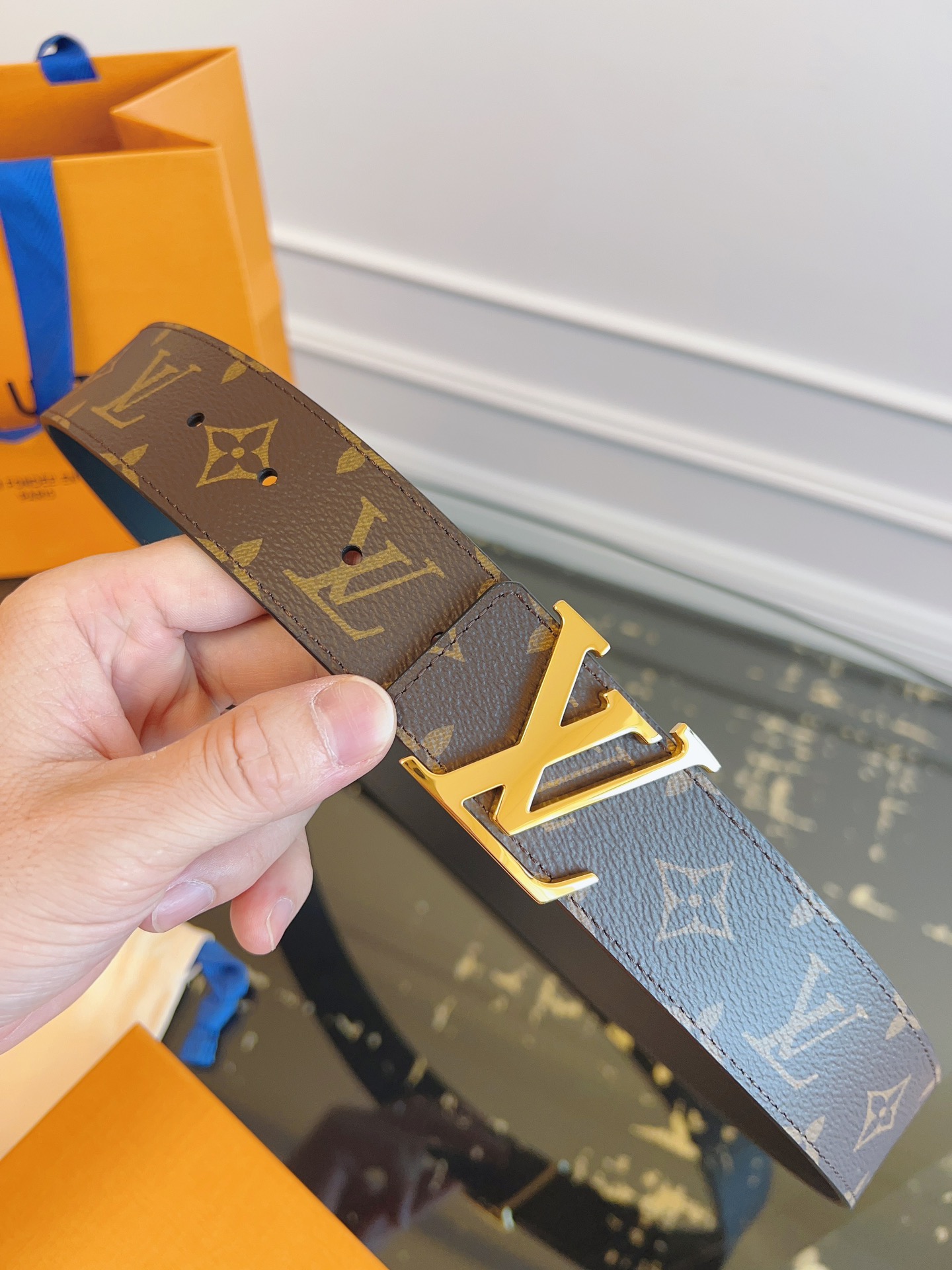   LOUlS Vuitton〖路易威登〗男士腰带 带身采用进口面料老花啡色 配进口牛皮底 搭配字母扣 