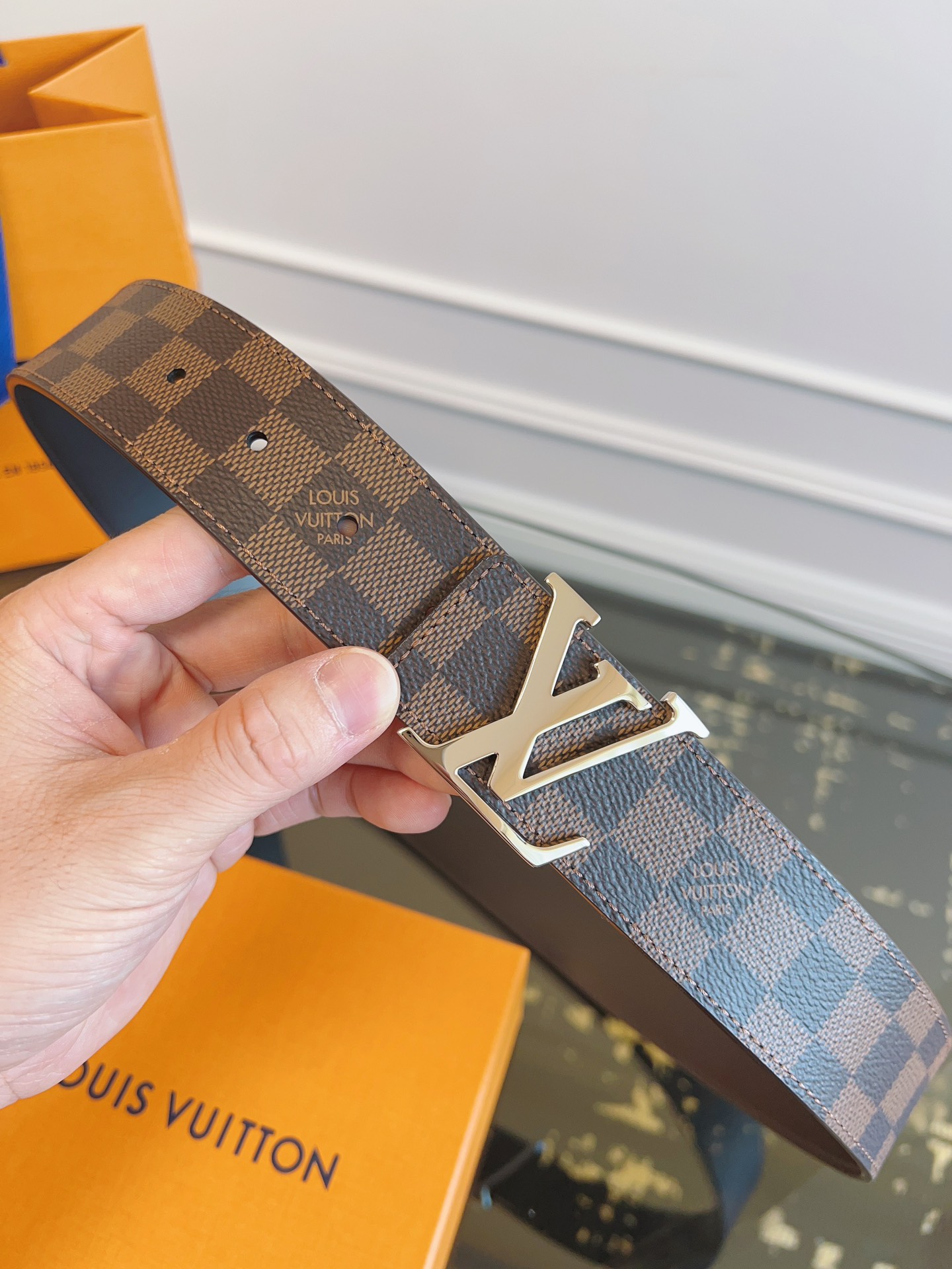  LOUlS Vuitton〖路易威登〗男士腰带 带身采用进口面料棋盘格啡色 配进口牛皮底 搭配字母扣 