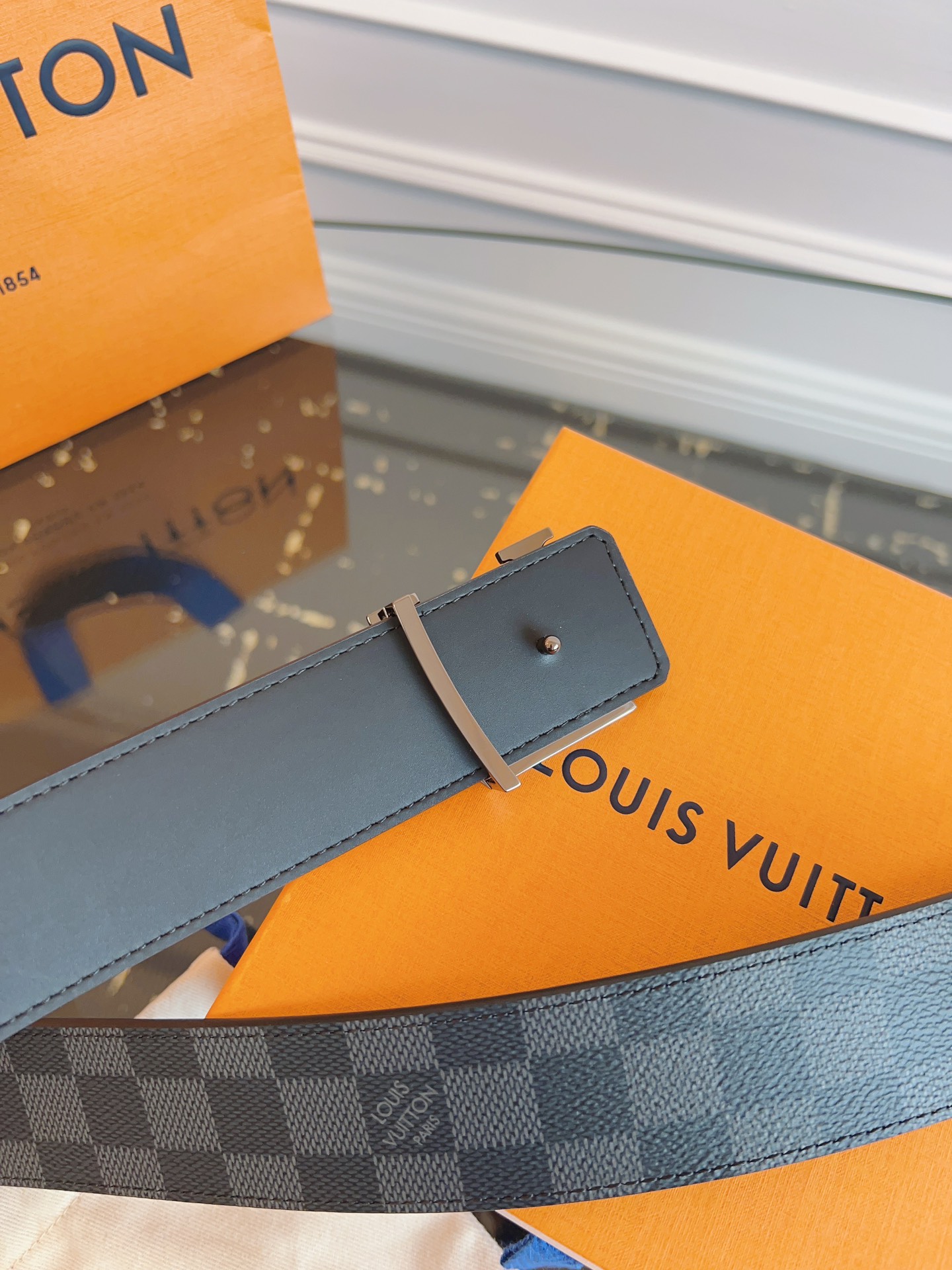  LOUlS Vuitton〖路易威登〗男士腰带 带身采用进口面料棋盘格黑色 配进口牛皮底 搭配字母扣 