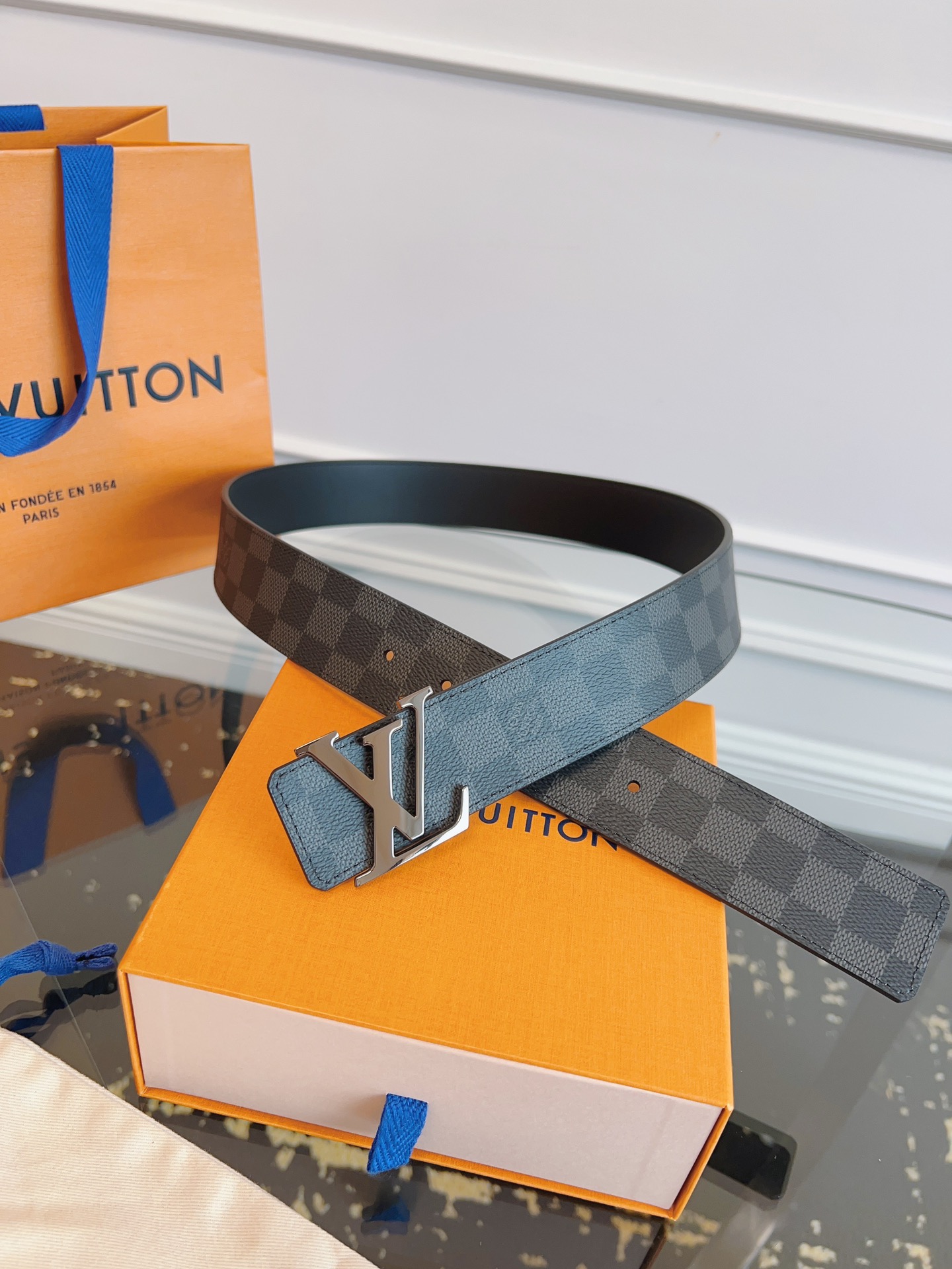  LOUlS Vuitton〖路易威登〗男士腰带 带身采用进口面料棋盘格黑色 配进口牛皮底 搭配字母扣 