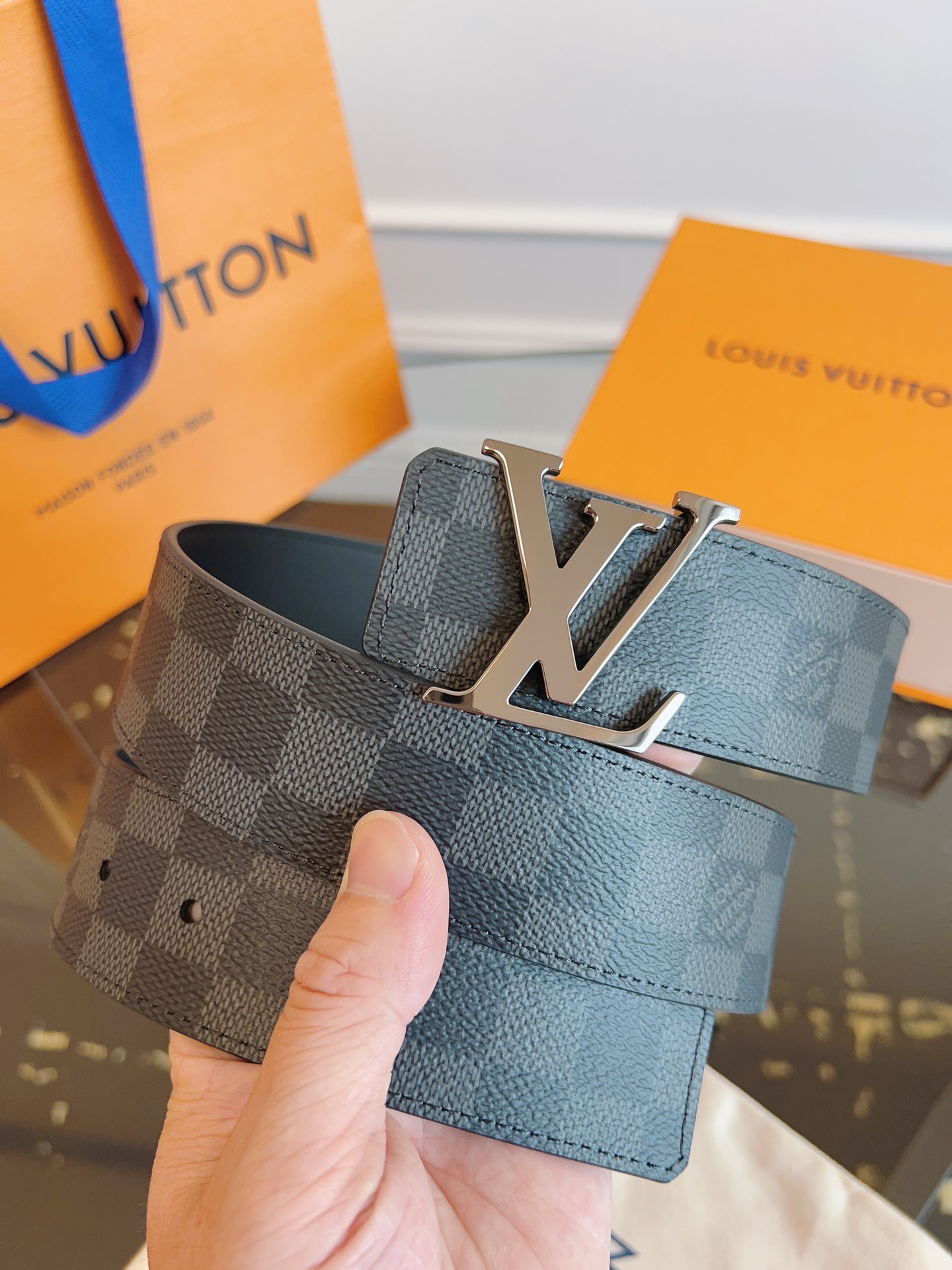  LOUlS Vuitton〖路易威登〗男士腰带 带身采用进口面料棋盘格黑色 配进口牛皮底 搭配字母扣 