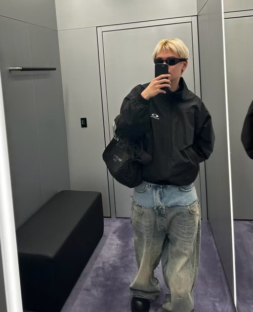 Autumn/Winter Windbreaker Jacket - Off-Shoulder, Loose Fit, Unisex Style 1 Autumn/Winter Windbreaker Jacket - Off-Shoulder, Loose Fit, Unisex Style