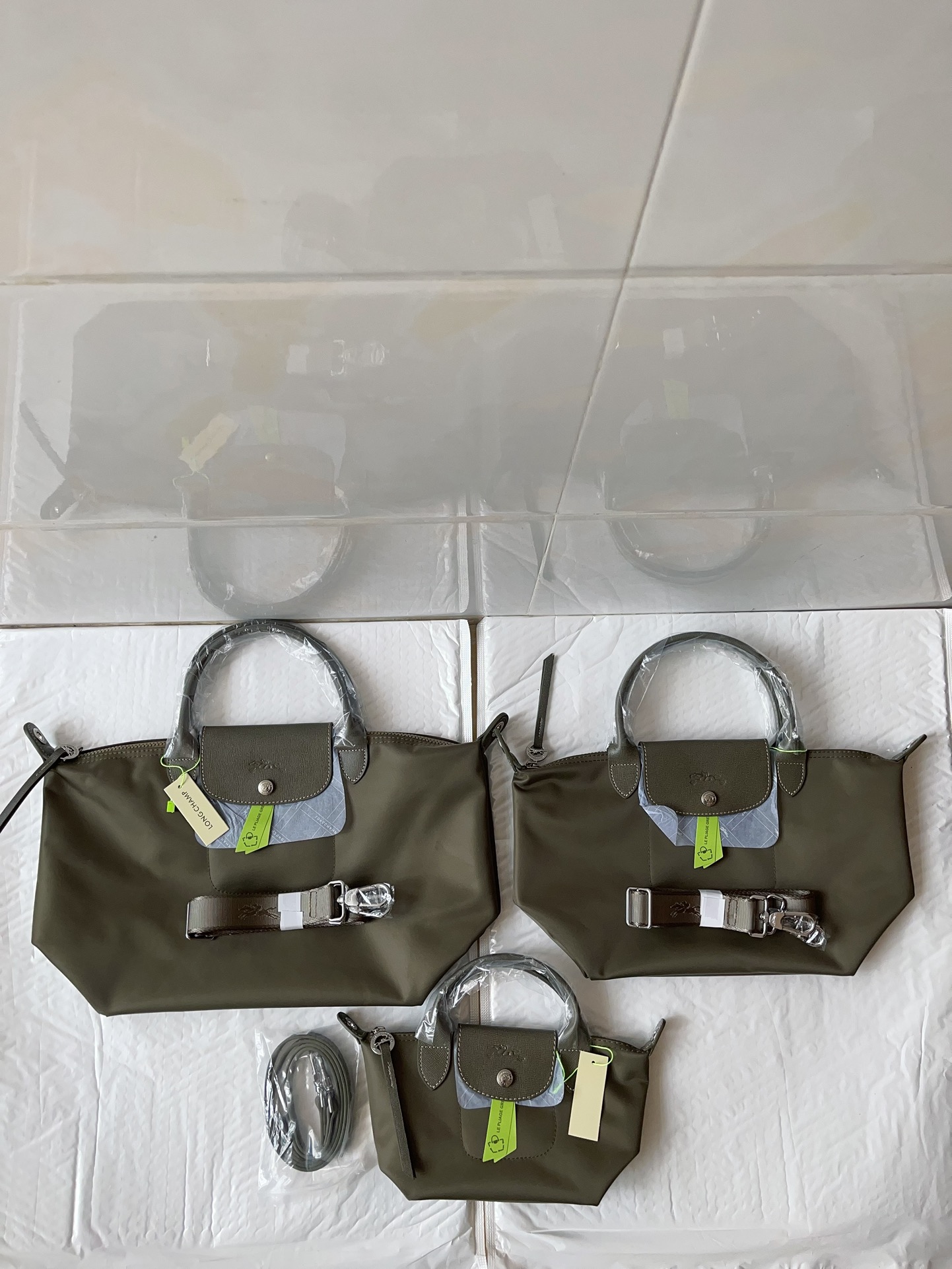 Longchamp ～珑骧尼龙加厚款橄榄绿，三个型号中号1515，小号1512，迷你号1500