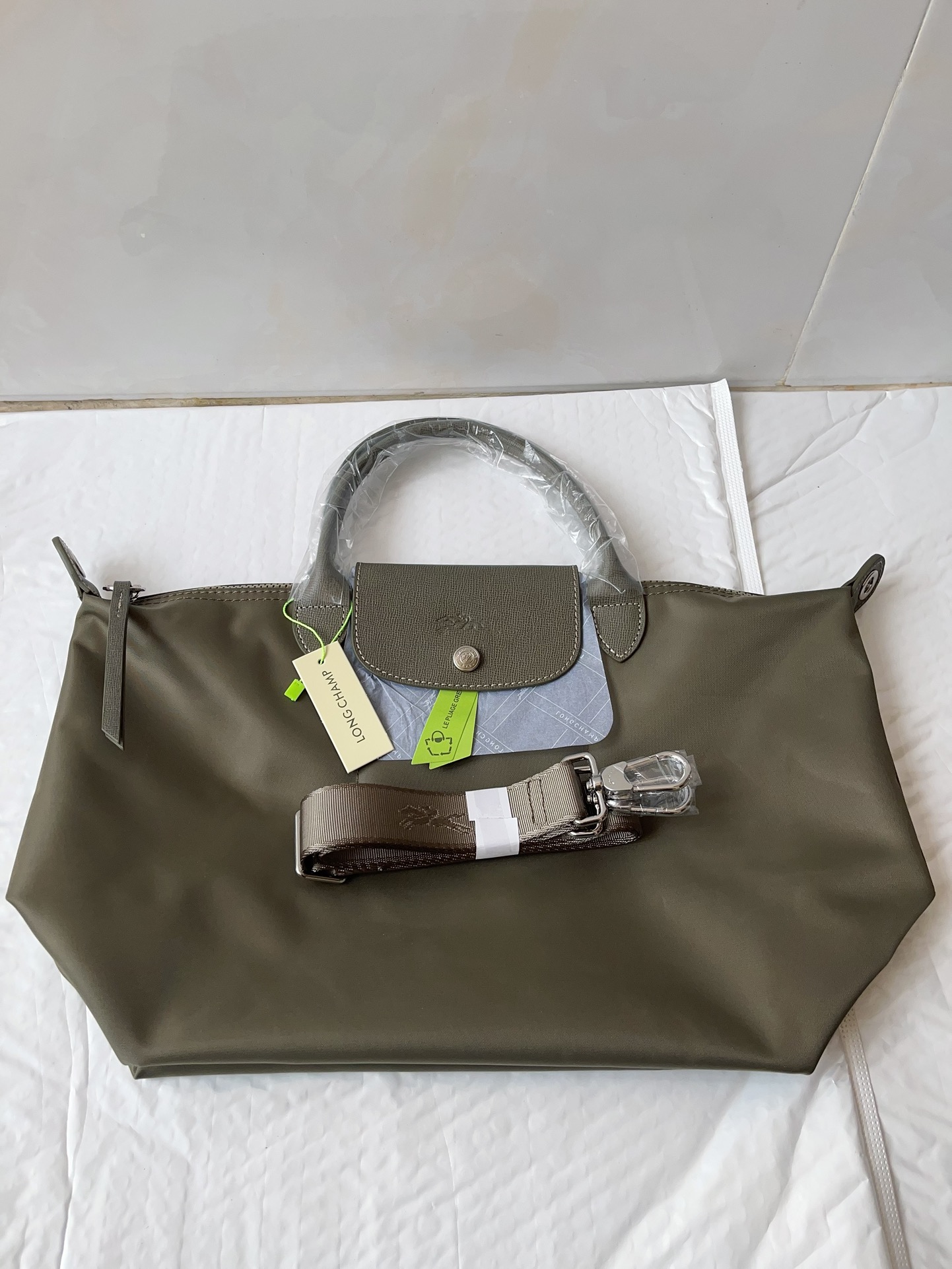 Longchamp ～珑骧尼龙加厚款橄榄绿，三个型号中号1515，小号1512，迷你号1500