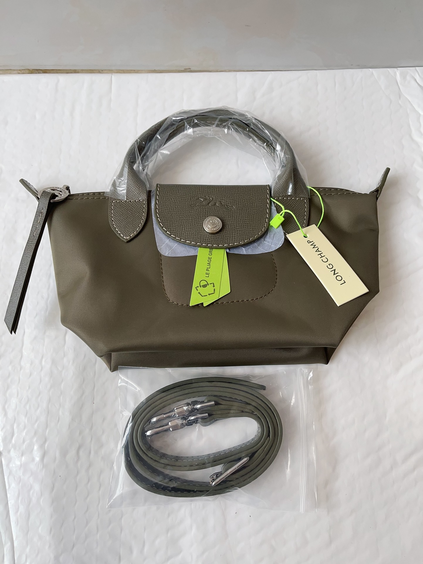 Longchamp ～珑骧尼龙加厚款橄榄绿，三个型号中号1515，小号1512，迷你号1500