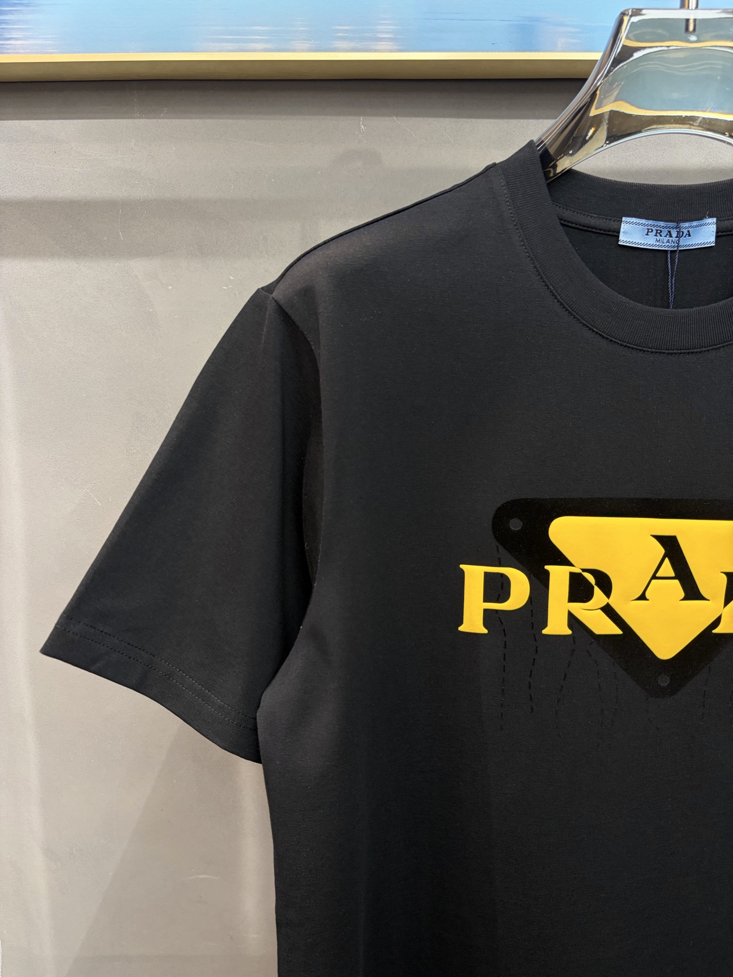 Мужская футболка с графическим принтом Prada