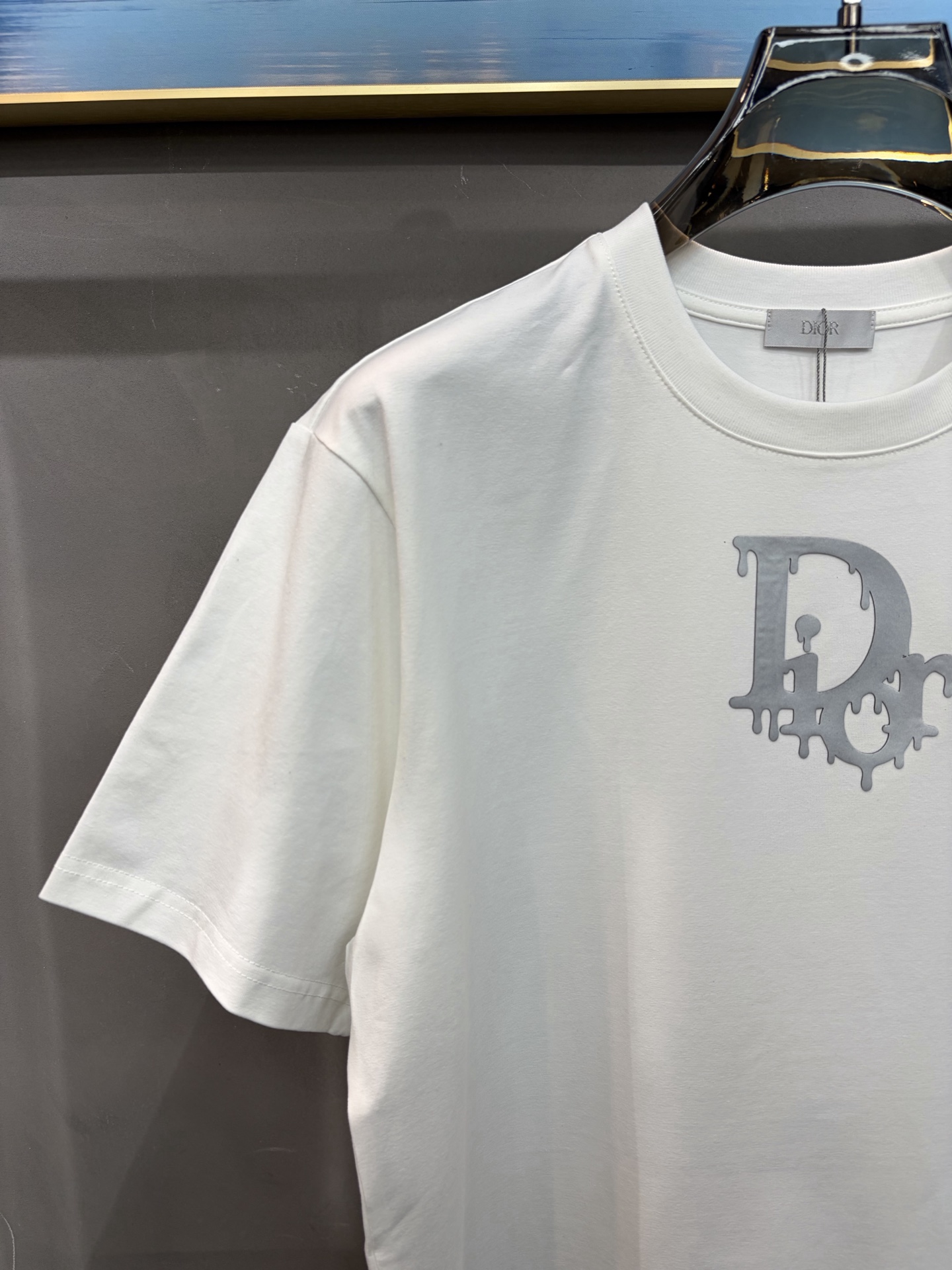 Футболка белая с объемным логотипом Dior