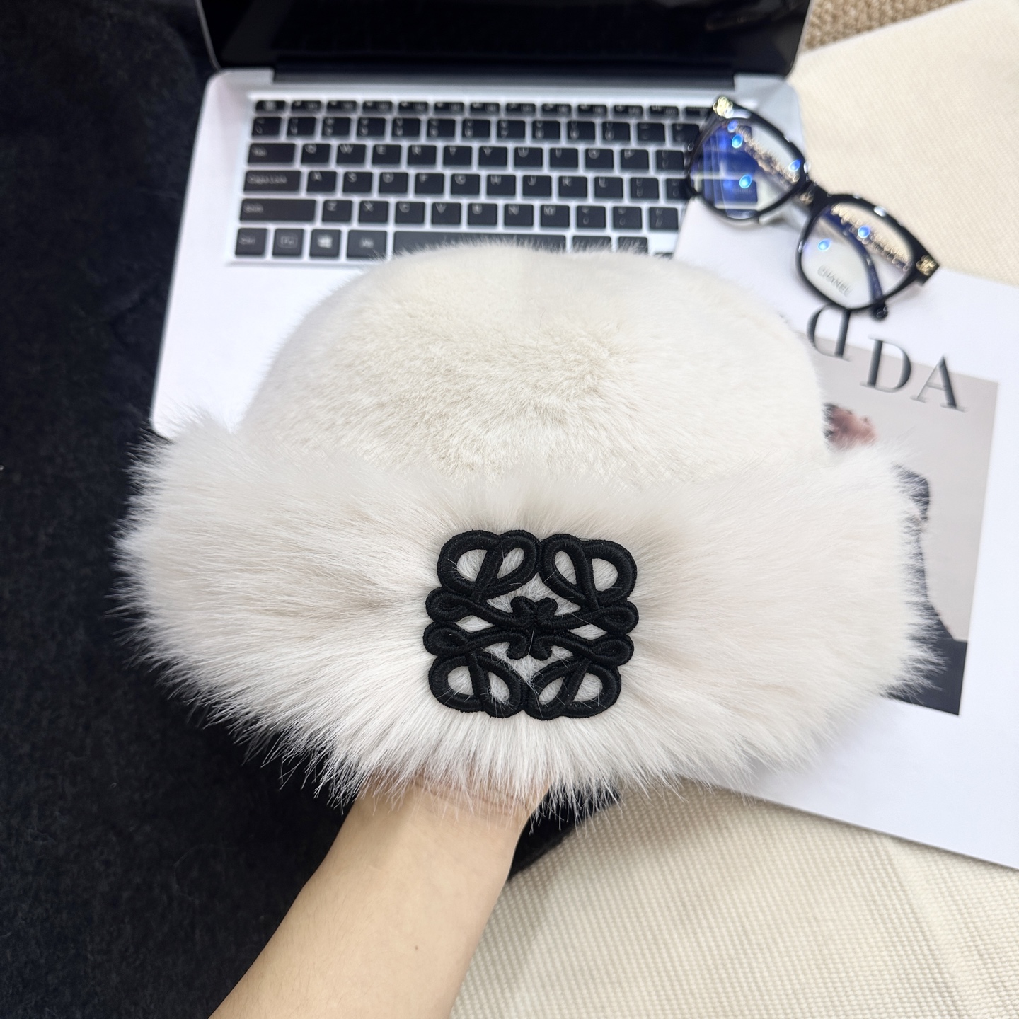 Loewe新款保暖雪帽南方小土豆不能没有的一顶帽子 为假期勇闯东北的满级装备😎😎亲肤毛绒好软好Nua 🛒