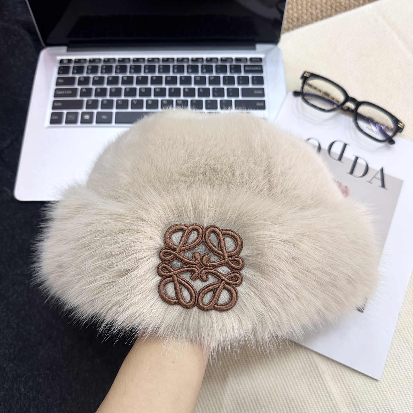 Loewe新款保暖雪帽南方小土豆不能没有的一顶帽子 为假期勇闯东北的满级装备😎😎亲肤毛绒好软好Nua 🛒