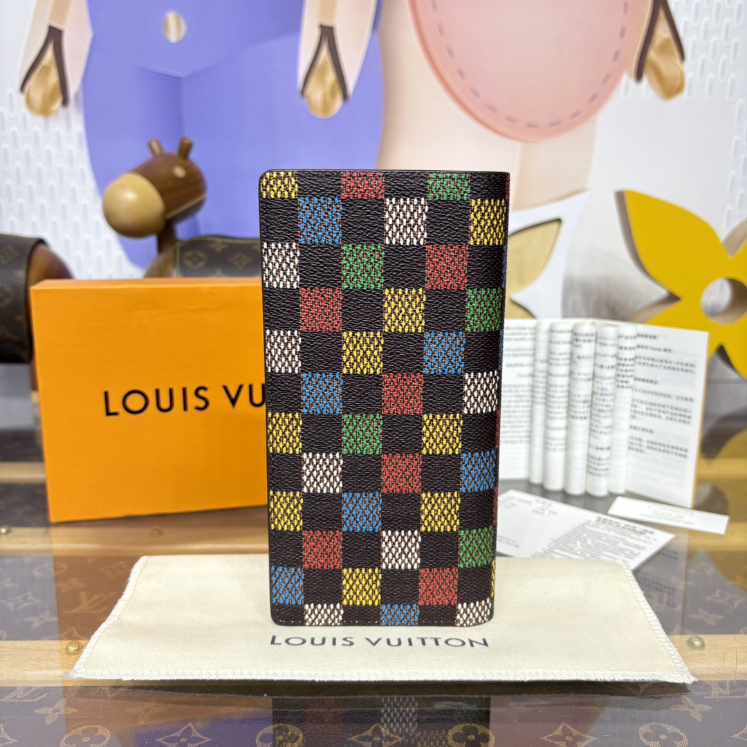 [Louis Vuitton Wallets]Dpos logo Denim material gives this short wallet a uniq