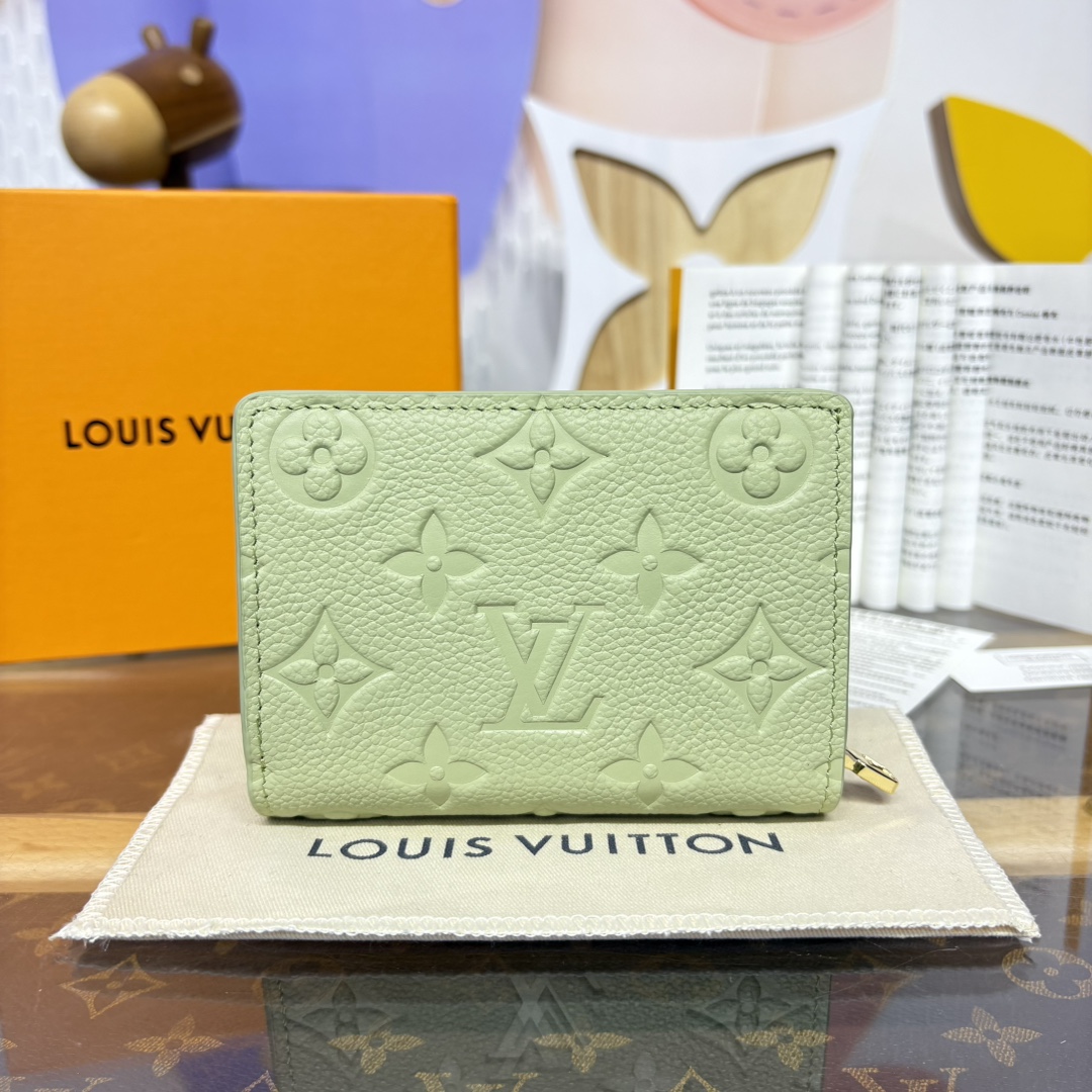 [Louis Vuitton Wallets]xTMPortfolioClaire reinterprets classic pieces with the