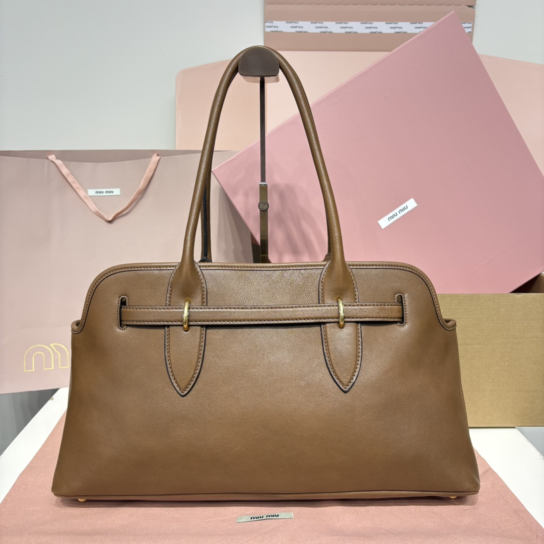 【特级五金原厂皮】Adventure Nappa羊皮革手提包～

尺寸:W39×H24×D13cm
編號:5BG310
MM组合图