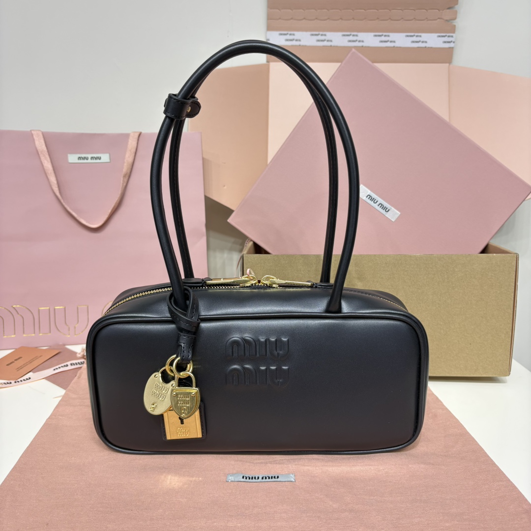 Miu Miu Product _dnoqfa1mpiptNAGatiEjN7sR-ZgHd4CA7pG_gwg
