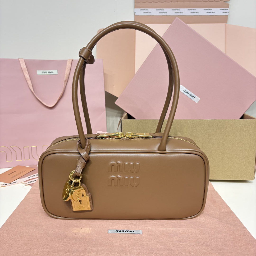 Miu Miu Product _dPGqfPBspUklnzLn5ahhrYfr-i2iVLcMVFY8ZQg