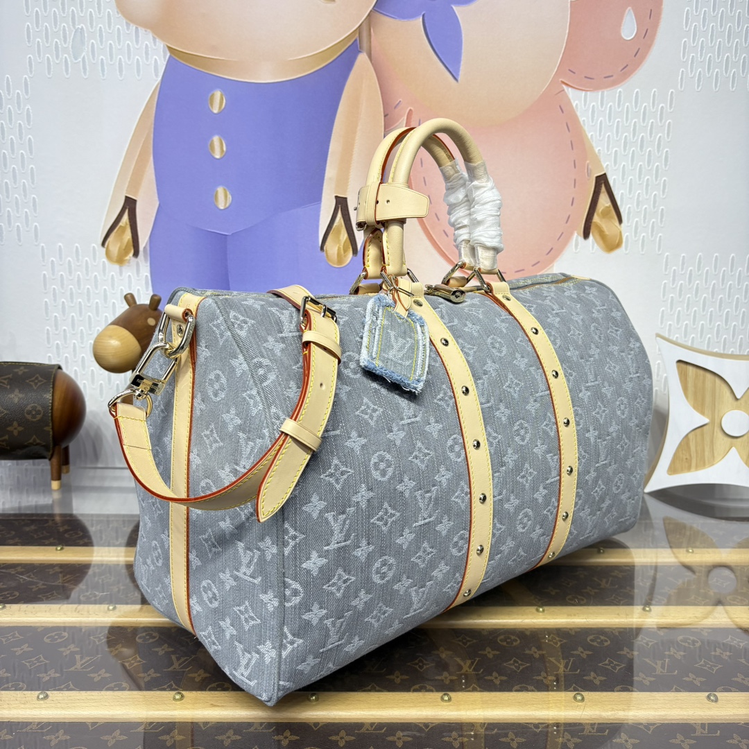 [Backpacks]This Keepall Bandoulire 45 travel bag is made of MonogramDenim fabr
