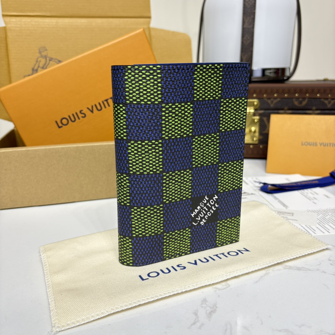[Louis Vuitton Wallets]passport holder N00168 blue-green grid chip Exclusive d