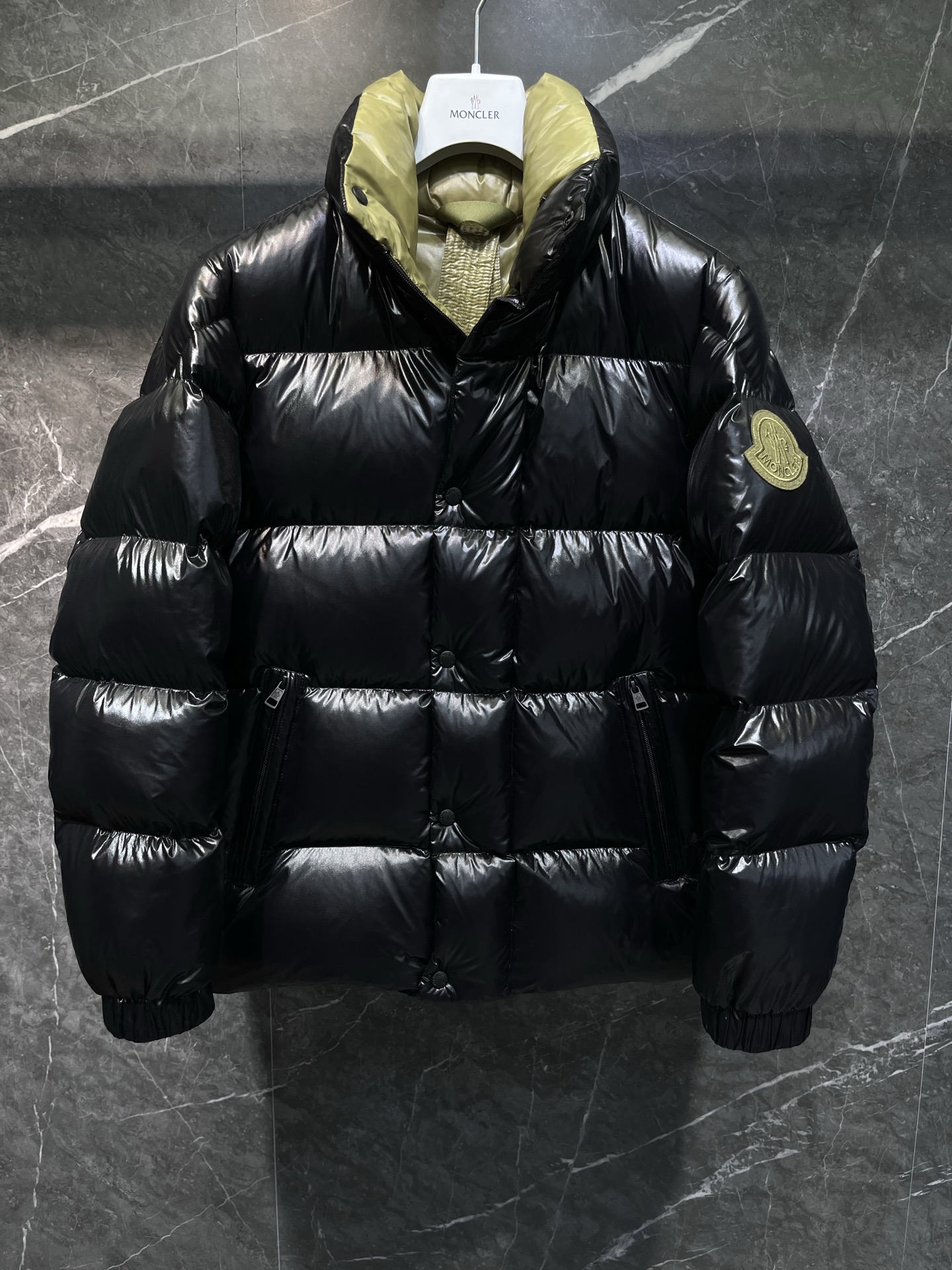 Пуховик Moncler