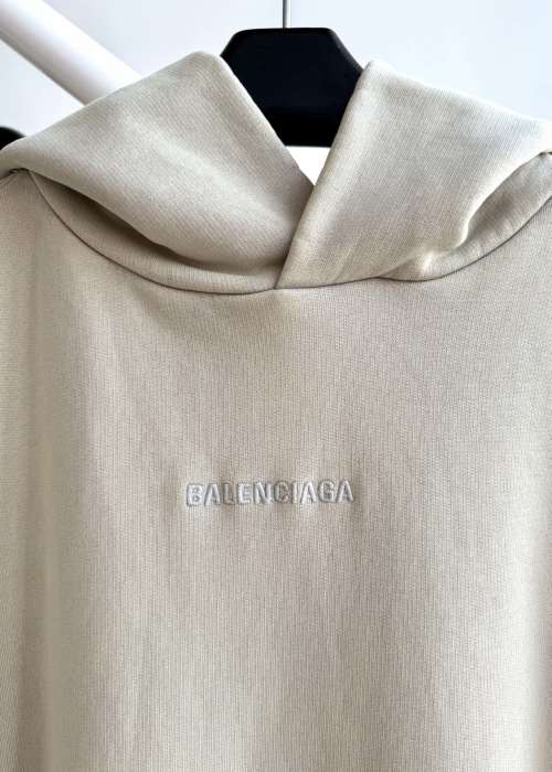 Sweat à Capuche Balenciaga en Coton Confortable et Respirant - Gris Abricot 1 Sweat à Capuche Balenciaga en Coton Confortable et Respirant - Gris Abricot
