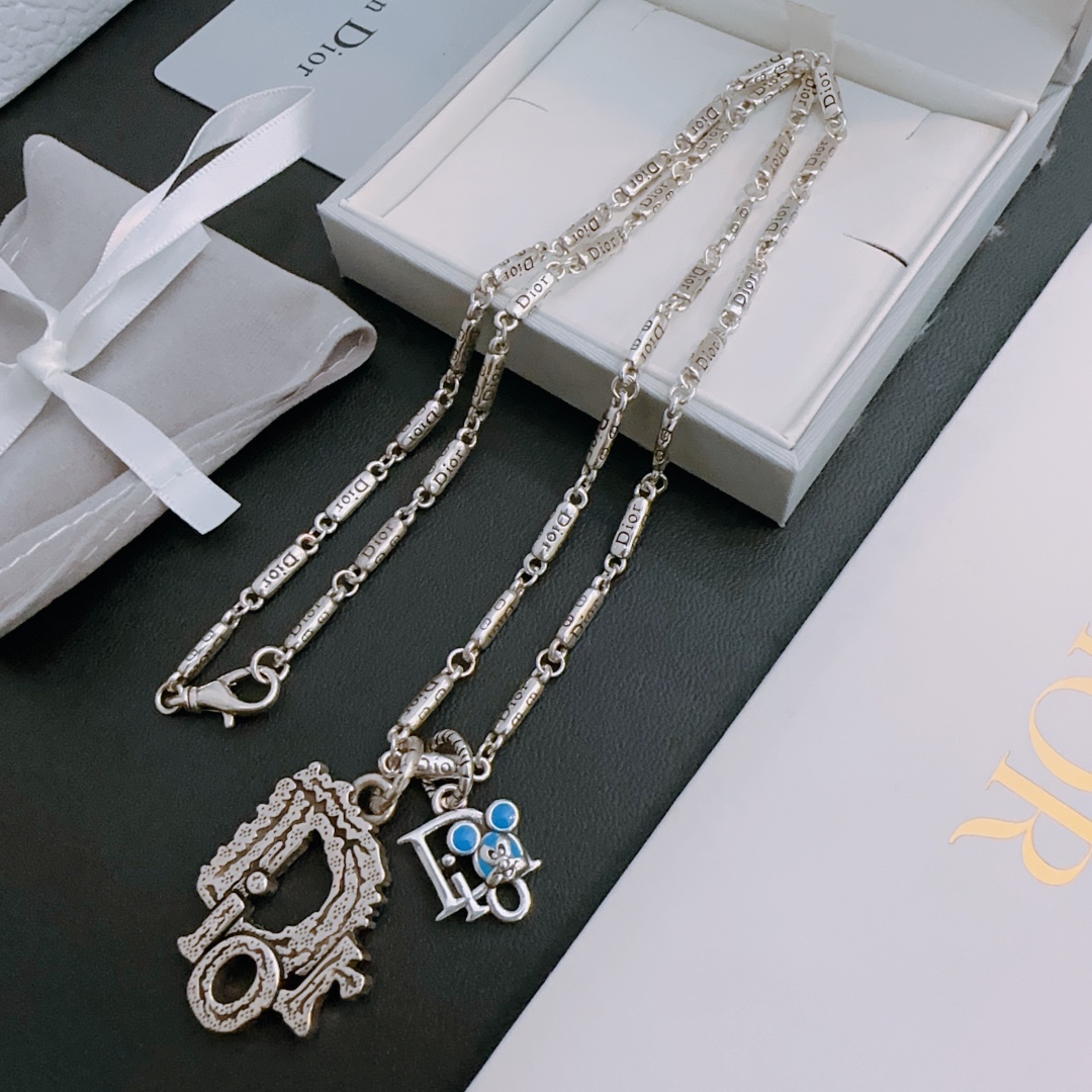 The Best
 Dior Jewelry Necklaces & Pendants Unisex Vintage Chains
