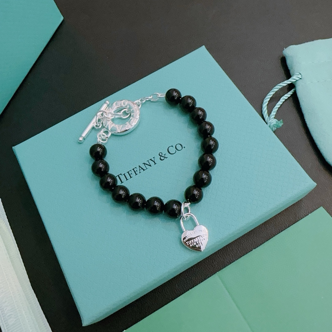 NO:880457,Tiffany TIFFNY&CO. Counter Seiko version Multi-element agate silver style bracelet Same style as G-Dragon star Retro style Original replica Purely handmade ~ Authentic open mold fashion essentials Can be worn by men and women Same style for couples Rock punk silver style Trendy and versatile Same style as official website, boutique jewelry, tiffany, bracelet19860909蒂芙尼 TIFFNY&CO. 专柜精工版本 多元素玛瑙银风格手链 权志龙明星同款 复古做旧风 原版复刻 纯手工打造 ～正品开模潮流时尚必备 男女均可佩戴 情侣款同款 摇滚朋克银风格 潮流百搭 官网同款,饰品精品,tiffany,bracelet,Jewelry