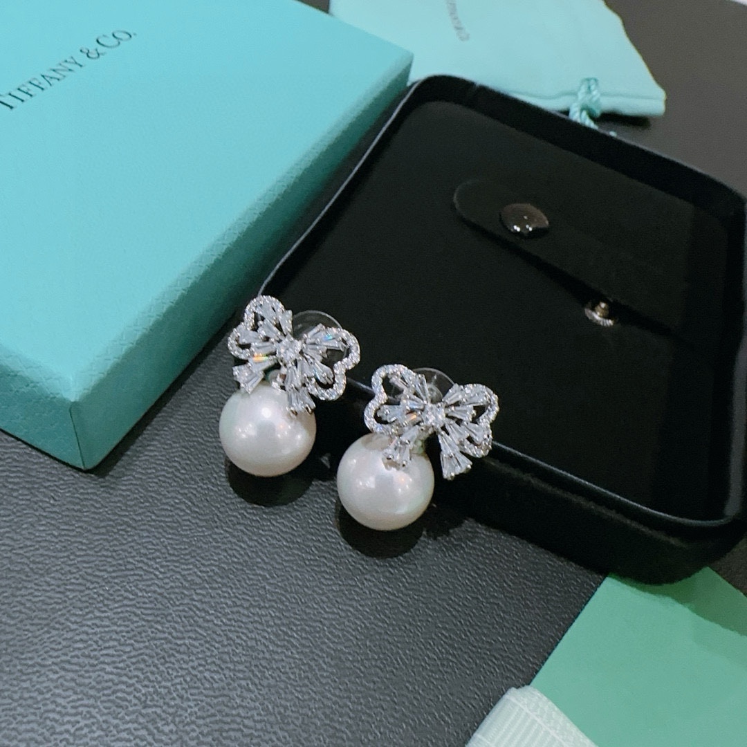 NO:880388,Exclusive custom-made Tiff Tiffany earrings commemorative style Highlights Marquise Earrings made of high-carbon diamonds Inlaid with top-notch gold material Platinum diamond design Absolutely crafted and elegant Generous earrings, fine jewelry, tiffany, earrings19860909独家订制 Tiff 蒂芙尼耳环纪念款 花絮 马眼 耳钉采用高碳钻 顶级亚金材质镶嵌 铂金镶钻设计 绝对精工细造优雅 大方耳环,饰品精品,tiffany,earrings,Jewelry