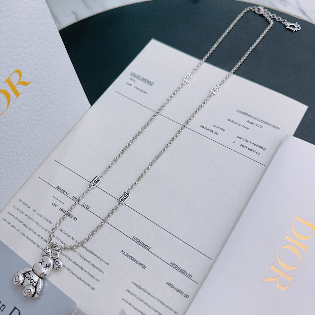 NO:115801,DIOR new model Dior necklace original single-stock counter new model retro trend fashion essentials can be worn by both men and women Couple style Rock Punk Tsing silver style Retro elements Trendy versatile style Official website The latest model chain is higher grade Star classic model necklace series retro silver necklace Chain length 55 cm can be changed length Details are used for the version to be used for the old version Non-market glossy style This model has been released. The best-selling model in Dior is very easy to match with trendy clothes, jewelry boutique, dior, dior, necklace19860909DIOR新款 迪奥项链原单货专柜新款开模复古潮流时尚必备 男女均可佩戴 情侣款同款 摇滚朋克泰银风格 复古元素 潮流百搭 官网同款项链最新款链条档次更高明星经典款项链系列复古银项链 链长55厘米可改长度 细节对版做旧处理 非市面亮面版型 这款一直在出 迪奥里面热卖款 非常好搭配潮流衣服,饰品精品,dior,dior,necklace,Jewelry