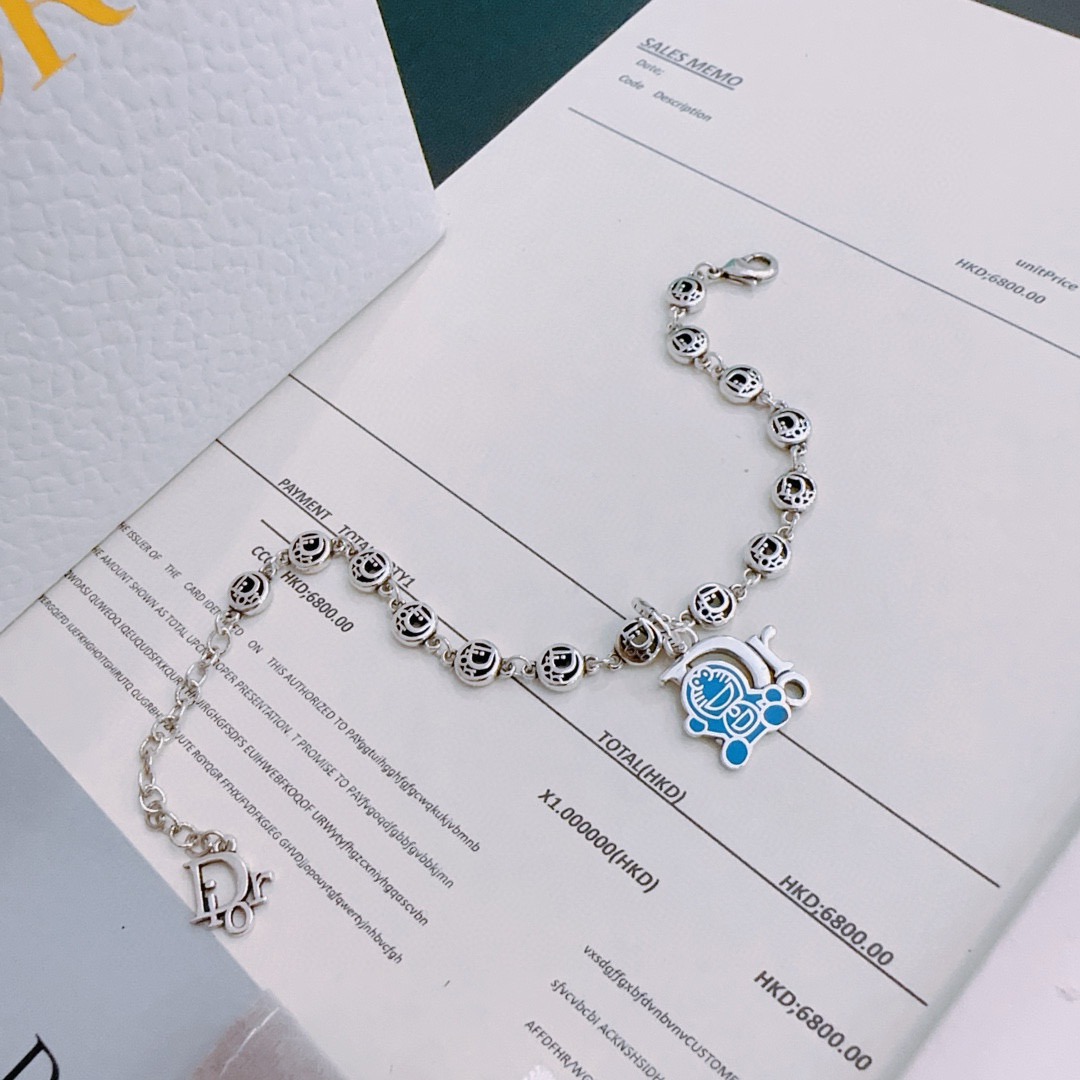 NO:115804,DIOR new high-quality Dior bracelet original single-stock counter new model retro trend fashion essentials can be worn by both men and women, couple style same style, rock punk silver style, retro elements, trendy and versatile, official website same style necklace latest style chain higher grade, star classic bracelet Cuba chain series retro silver bracelet chain length 22cm20cm18cm can be changed length, details are used to treat the version, non-market bright style, this model has been released, the best selling model in Dior is very easy to match with trendy clothes, jewelry boutique, dior, dior, necklace, bracelet19860909DIOR新款高品质迪奥手链原单货专柜新款开模复古潮流时尚必备 男女均可佩戴 情侣款同款 摇滚朋克泰银风格 复古元素 潮流百搭 官网同款项链最新款链条档次更高明星经典款手链古巴链系列复古银手链 链长码数22cm20cm18cm可改长度 细节对版做旧处理 非市面亮面版型 这款一直在出 迪奥里面热卖款 非常好搭配潮流衣服,饰品精品,dior,dior,necklace,bracelet,Jewelry