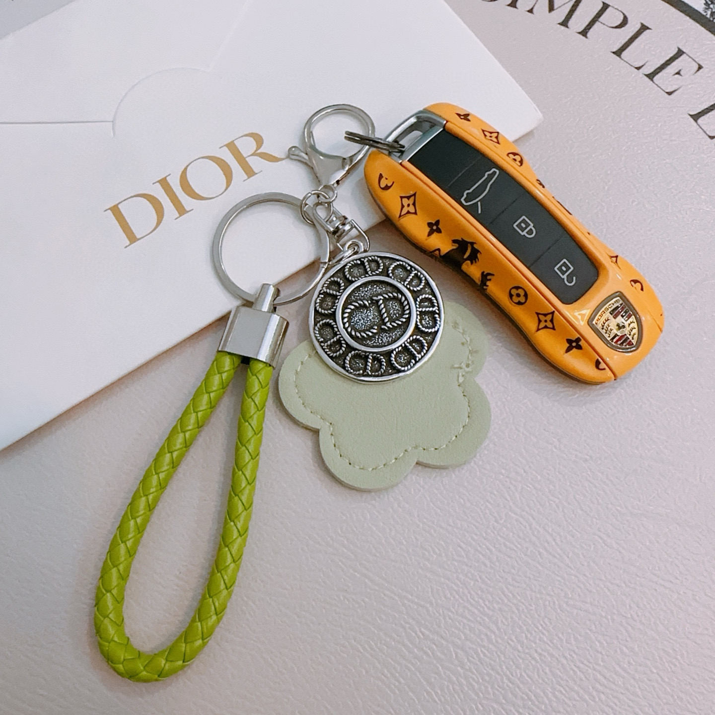 NO:115436,New product release Dior keychain Bag buckle Latest bag hanging accessories higher grade Celebrity Anger Forest series classic co-branded design concept keychain series Details are used for the old version Non-market glossy version This model has been released. Dior is very good to match with trendy backpacks, jewelry boutiques, dior, backpacks, keychain19860909新品发布 迪奥钥匙扣 包包扣 最新款包包挂饰档次更高明星同款Anger Forest系列经典款联名设计理念钥匙扣系列 细节对版做旧处理 非市面亮面版型 这款一直在出 迪奥里面热卖款 非常好搭配潮流背包,饰品精品,dior,backpacks,keychain,Jewelry