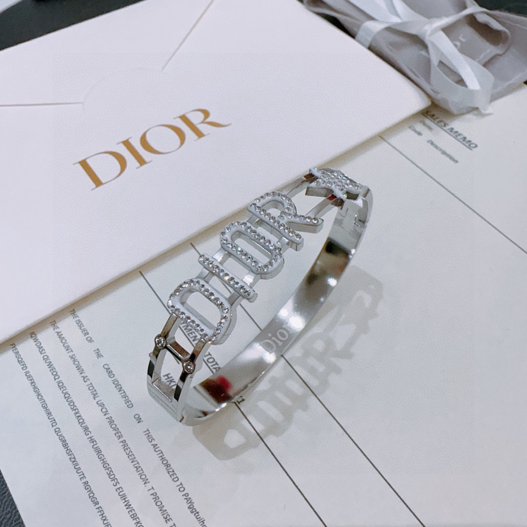 NO:115440,Dior bracelet bracelet, new model, fashion essential for opening mold, can be worn by both men and women, same style for couples, trendy and versatile, the same style as the official website, the latest style (steel material), jewelry quality, dior, bracelet, bracelet19860909迪奥手链手镯 新款开模潮流时尚必备 男女均可佩戴 情侣款同款 潮流百搭 官网同款最新款（钢材质）,饰品精品,dior,bracelet,bracelet,Jewelry