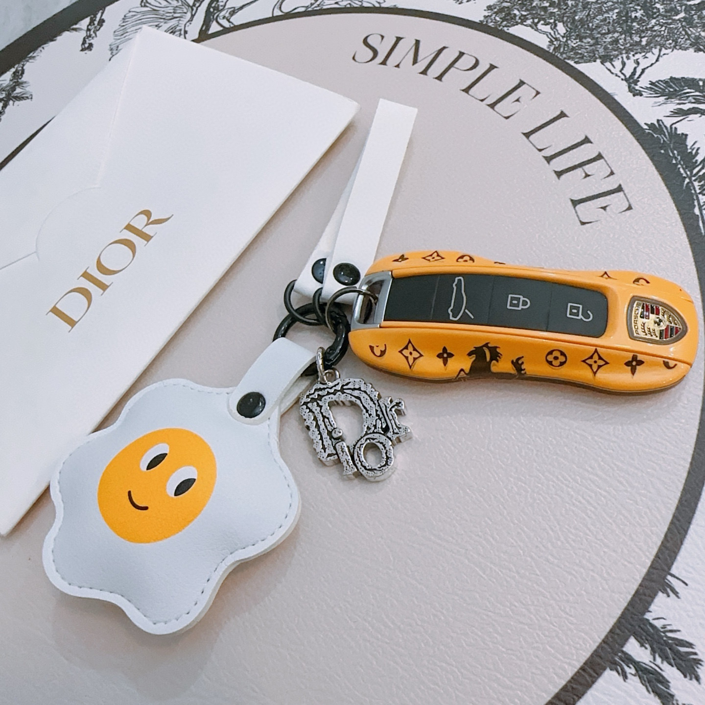 NO:115456,New product release Dior keychain Bag buckle Latest bag hanging accessories higher grade Celebrity Anger Forest series classic co-branded design concept keychain series Details are used for the old version Non-market glossy version This model has been released. Dior is very good to match with trendy backpacks, jewelry boutiques, dior, backpacks, keychain19860909新品发布 迪奥钥匙扣 包包扣 最新款包包挂饰档次更高明星同款Anger Forest系列经典款联名设计理念钥匙扣系列 细节对版做旧处理 非市面亮面版型 这款一直在出 迪奥里面热卖款 非常好搭配潮流背包,饰品精品,dior,backpacks,keychain,Jewelry