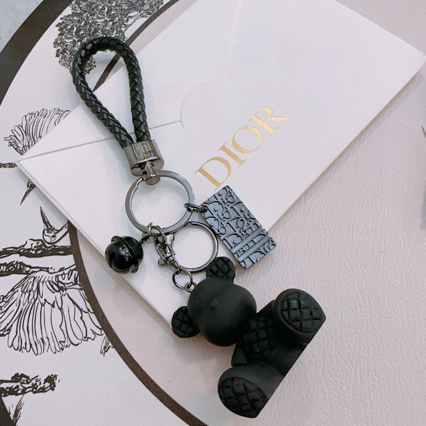 NO:115477,New product release Dior keychain Bag buckle Latest bag hanging accessories higher grade Celebrity Anger Forest series classic co-branded design concept keychain series Details are used for the old version Non-market glossy version This model has been released. Dior is very good to match with trendy backpacks, jewelry boutiques, dior, backpacks, keychain19860909新品发布 迪奥钥匙扣 包包扣 最新款包包挂饰档次更高明星同款Anger Forest系列经典款联名设计理念钥匙扣系列 细节对版做旧处理 非市面亮面版型 这款一直在出 迪奥里面热卖款 非常好搭配潮流背包,饰品精品,dior,backpacks,keychain,Jewelry