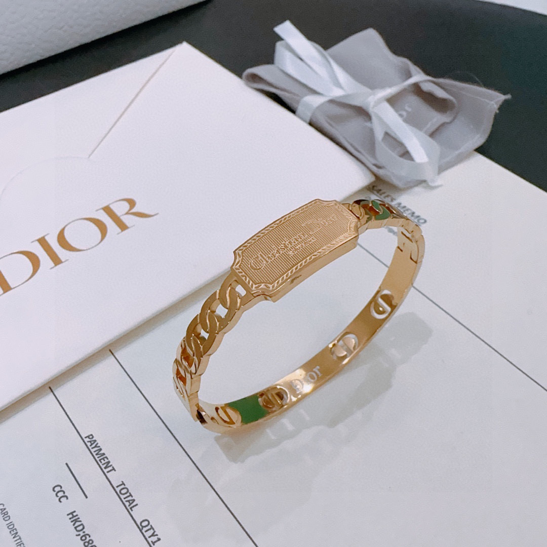 NO:115082,Dior bracelet bracelet, new model, fashion essential for opening mold, can be worn by both men and women, same style for couples, trendy and versatile, the same style as the official website, the latest style (steel material), jewelry quality, dior, bracelet, bracelet19860909迪奥手链手镯 新款开模潮流时尚必备 男女均可佩戴 情侣款同款 潮流百搭 官网同款最新款（钢材质）,饰品精品,dior,bracelet,bracelet,Jewelry