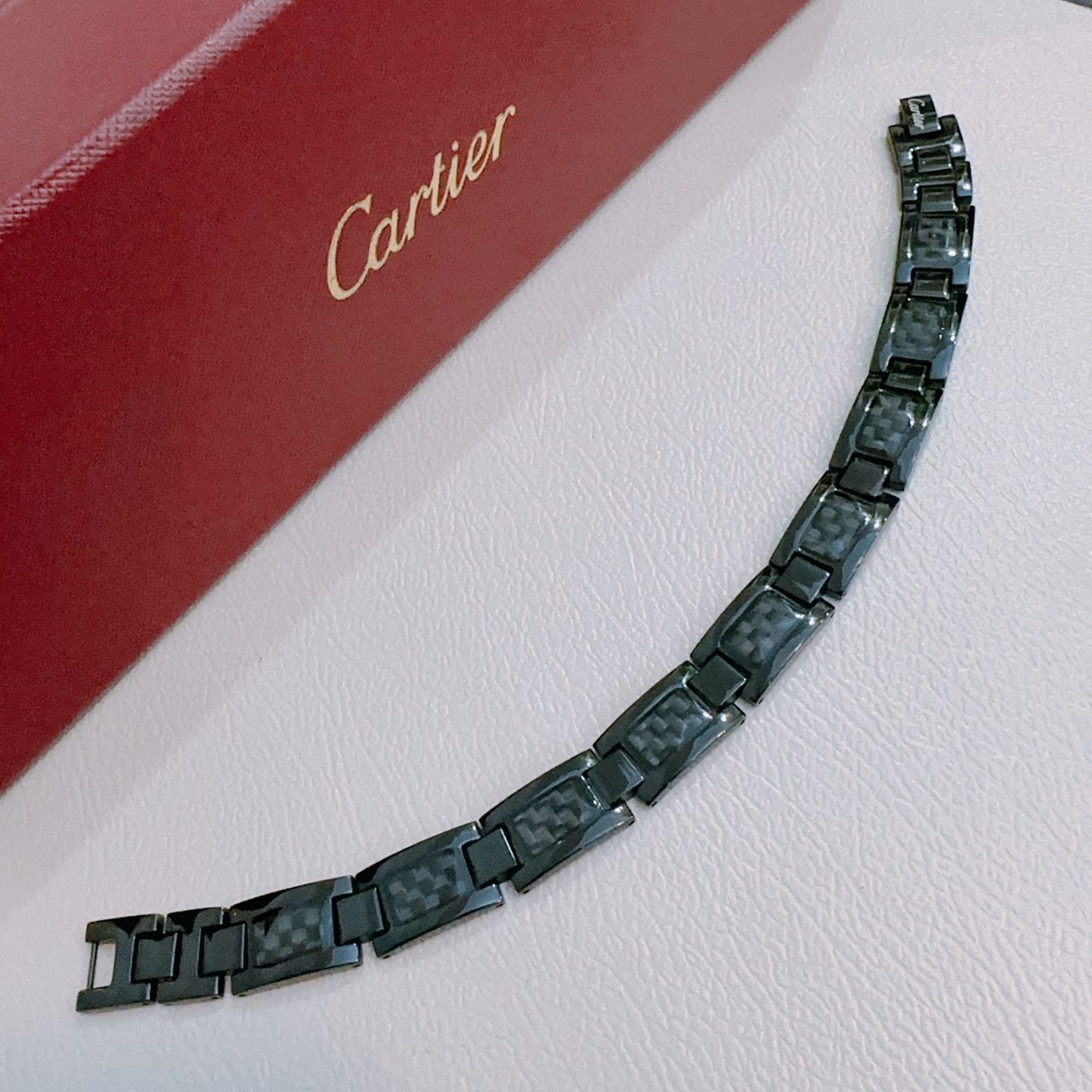 NO:115812,Cartier bracelet V gold material series, perfect appearance, invincible details, the unique color is completely impeccable, and is decorated with a classic ring shape design, simple but elegant and eye-catching, the pure handmade combination of V gold makes the complexion look more elegant and attractive. The same style as men and women Cartier bracelet, jewelry boutique, cartier, bracelet19860909卡地亚手链V金材质系列 品相完美,细节无敌,那种独特的色泽完全无可挑剔,再缀以经典指环外形设计,简约之余却又优雅夺目,V金纯手工的组合更显气色,上手雅致动人.男女同款 卡地亚手链,饰品精品,cartier,bracelet,Jewelry