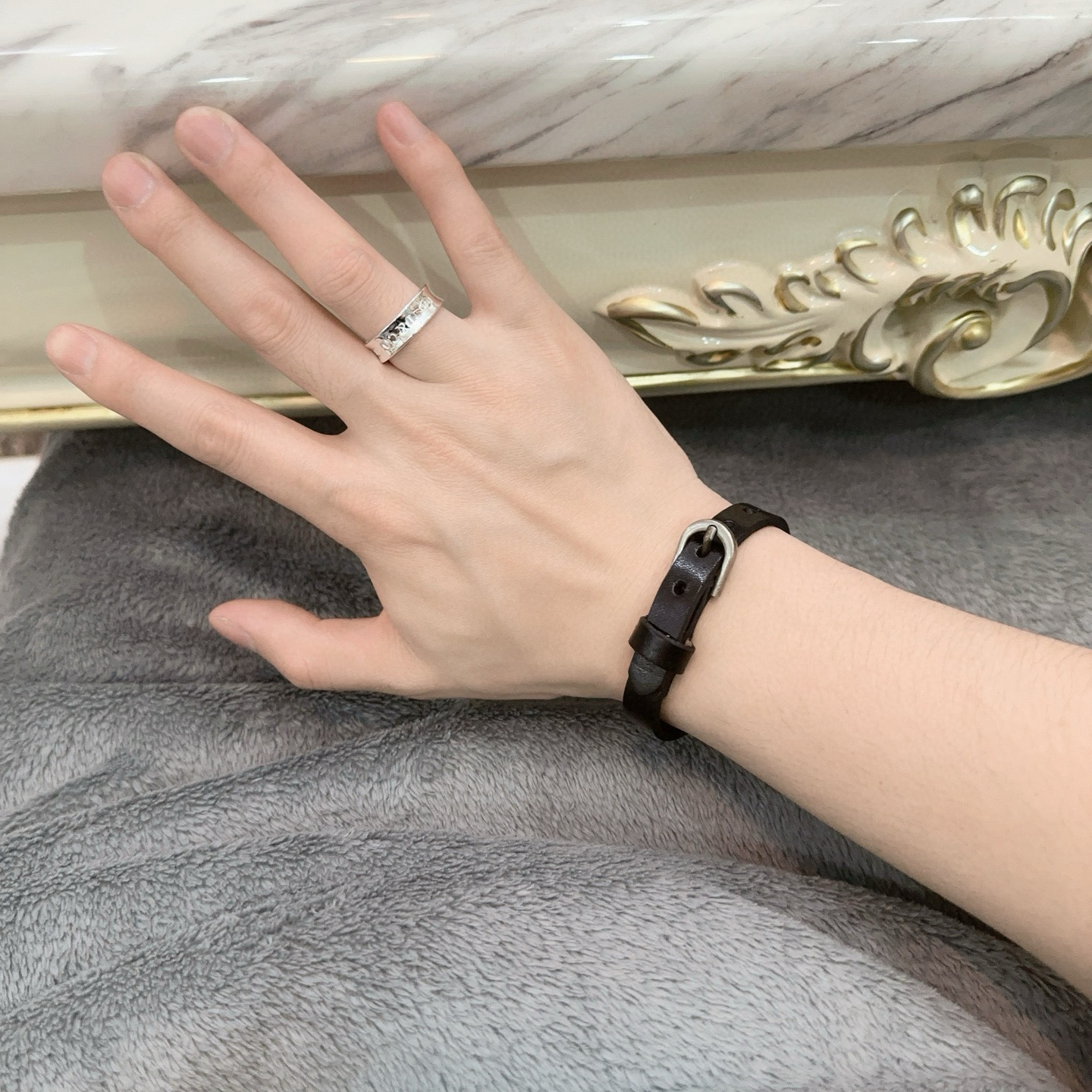 Original Alexander McQueen Bracelet: Renegade Punk Style with Anxious Beauty Interpretation - 图片 9