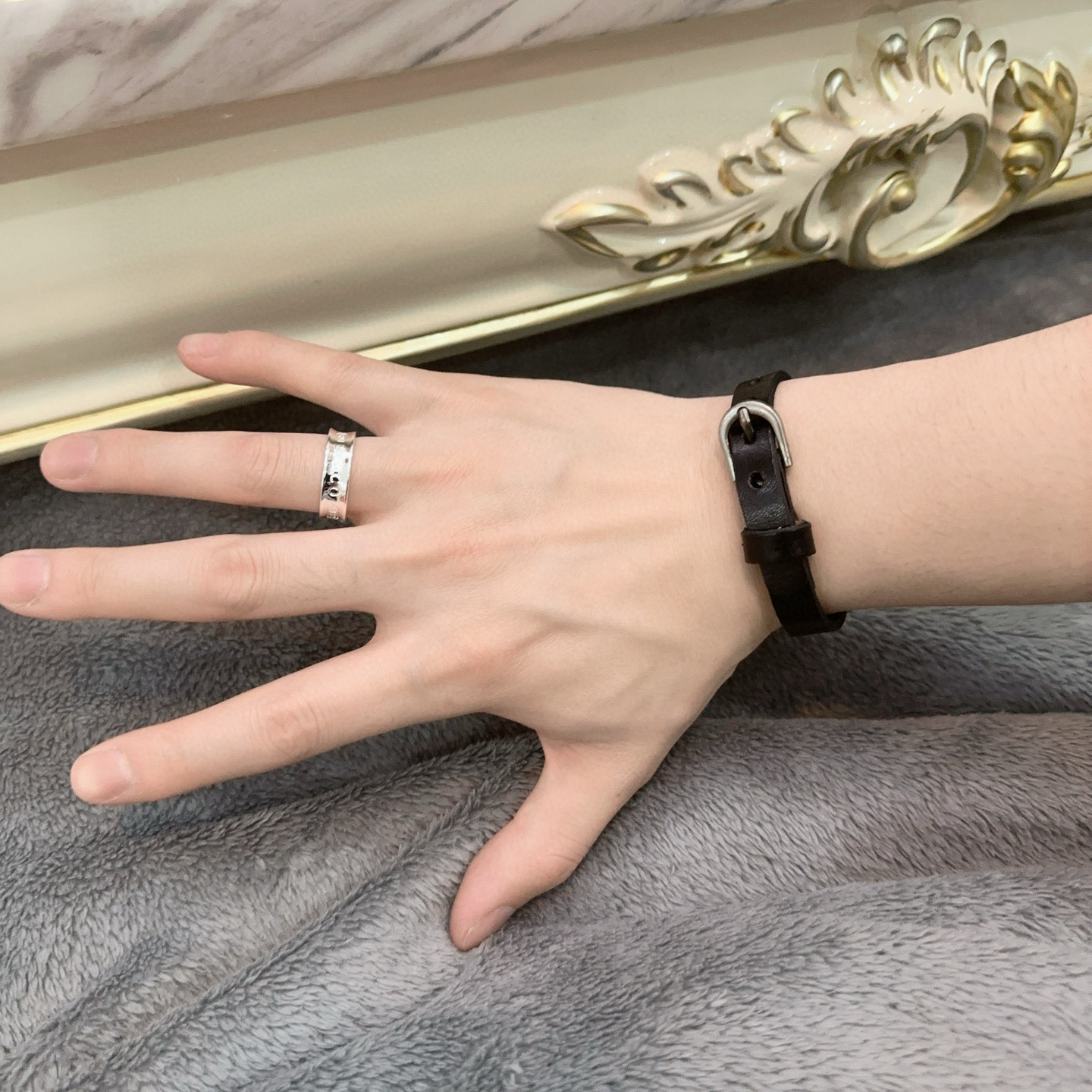Original Alexander McQueen Bracelet: Renegade Punk Style with Anxious Beauty Interpretation - 图片 7