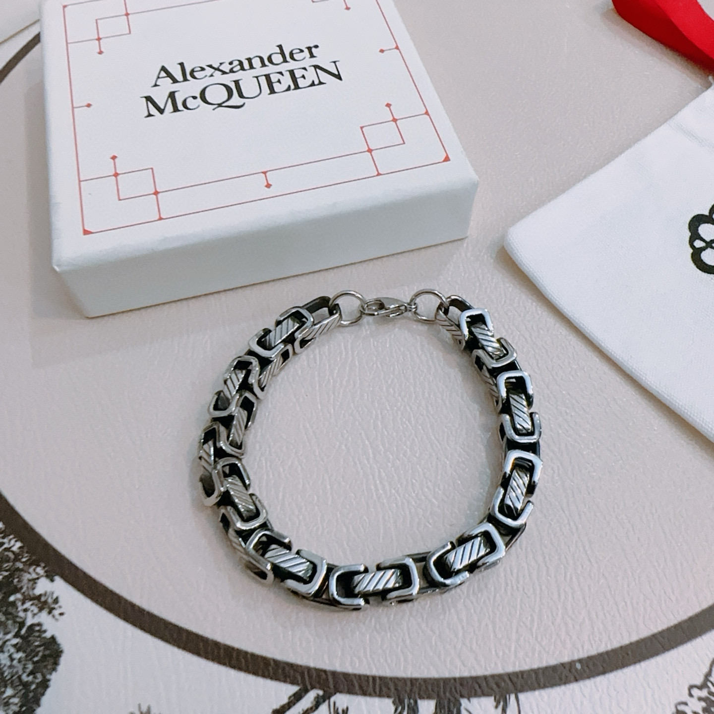   原单货新款Alexander McQueen 亚历山大 麦昆 手链  专柜一致原版定制  骨子里那种