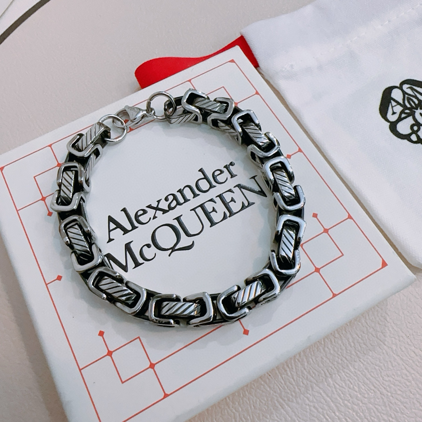   原单货新款Alexander McQueen 亚历山大 麦昆 手链  专柜一致原版定制  骨子里那种