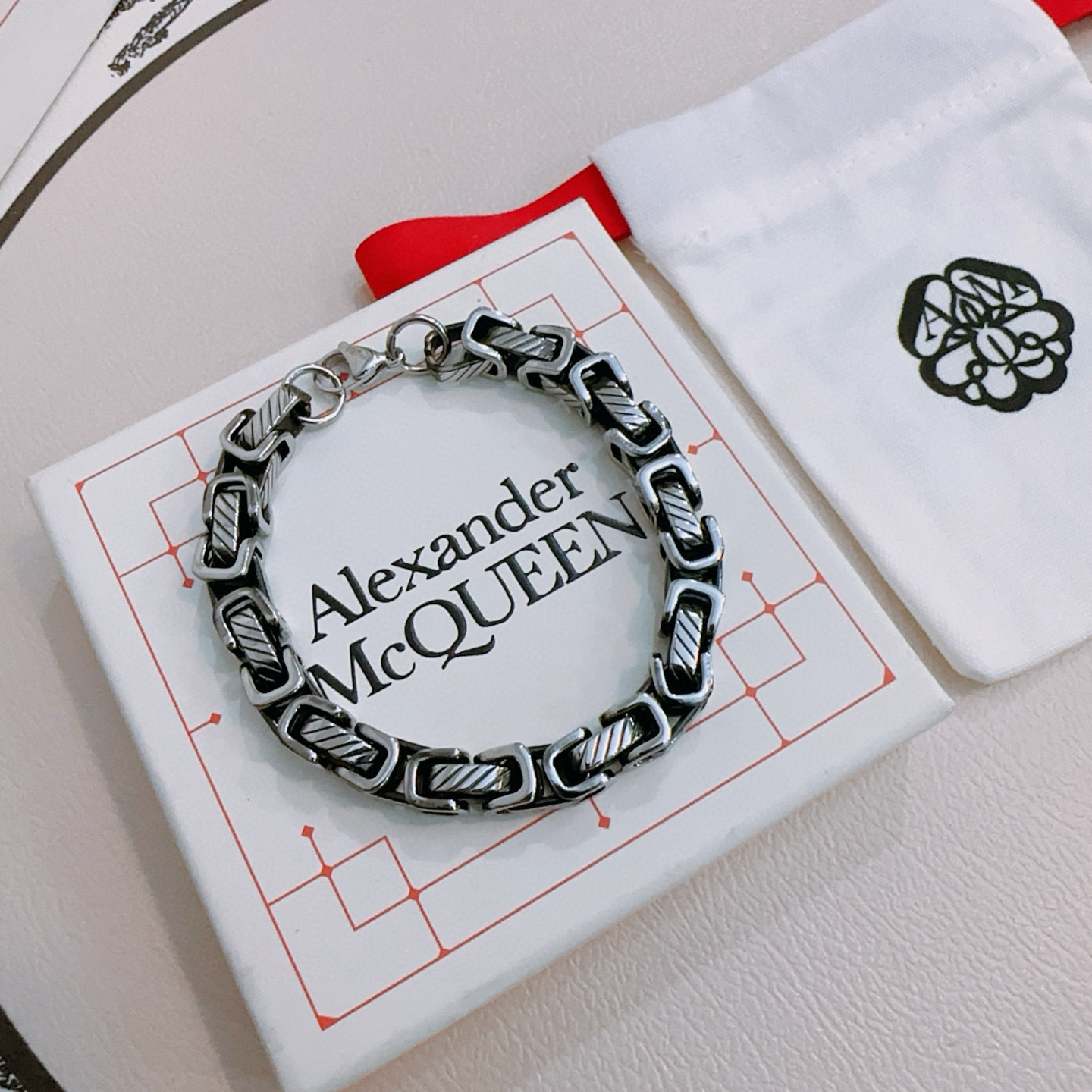   原单货新款Alexander McQueen 亚历山大 麦昆 手链  专柜一致原版定制  骨子里那种