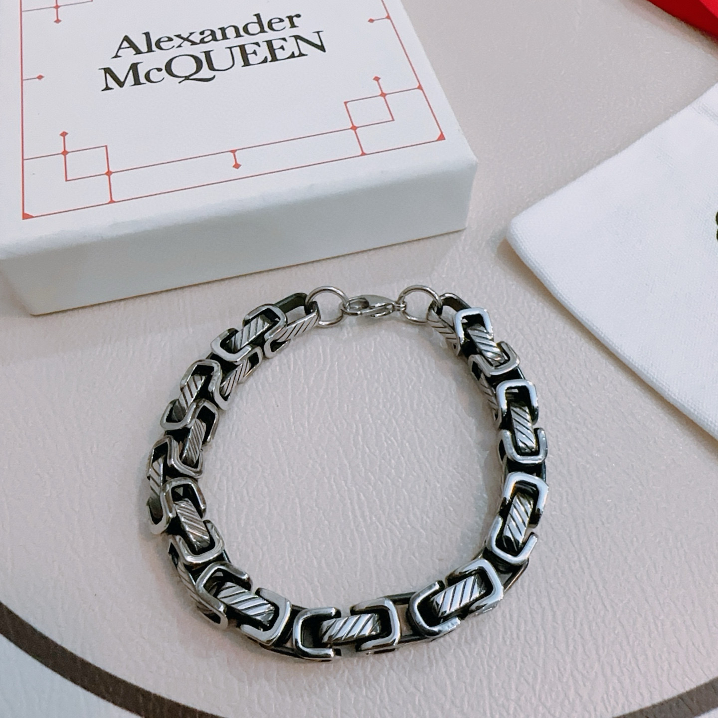   原单货新款Alexander McQueen 亚历山大 麦昆 手链  专柜一致原版定制  骨子里那种
