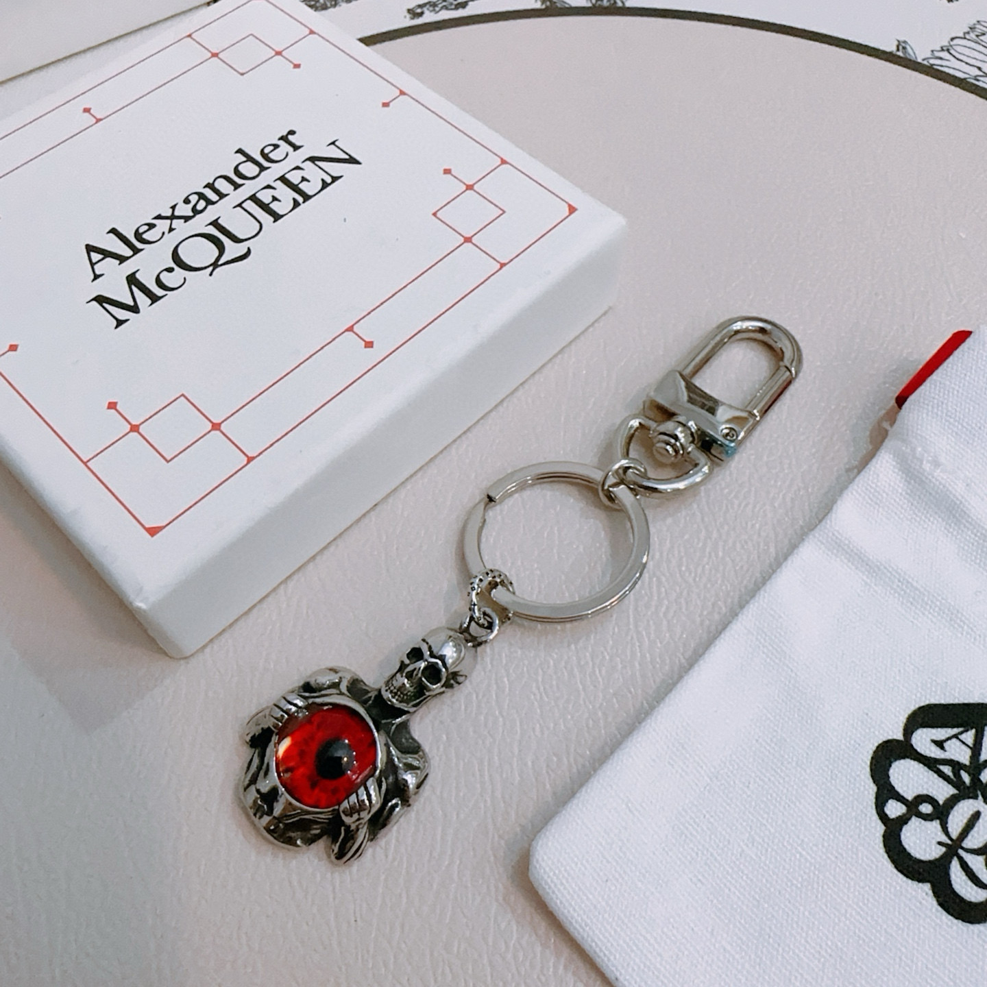   原单货新款Alexander McQueen 亚历山大 麦昆 钥匙扣 包包扣 配饰  专柜一致原版定