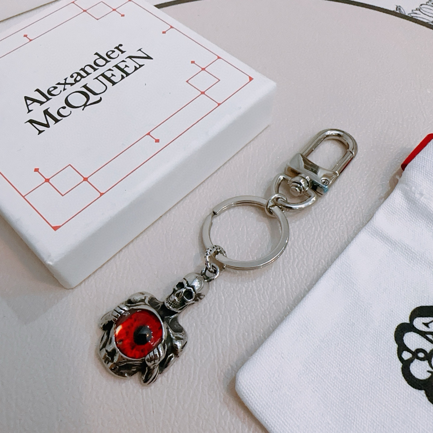   原单货新款Alexander McQueen 亚历山大 麦昆 钥匙扣 包包扣 配饰  专柜一致原版定