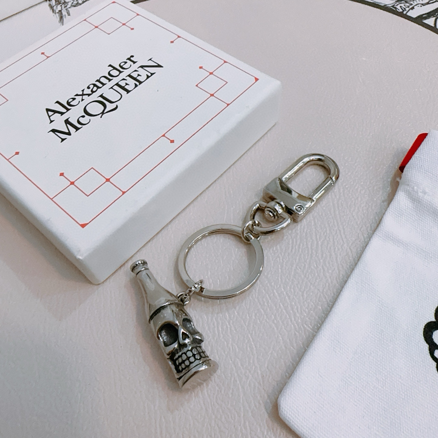   原单货新款Alexander McQueen 亚历山大 麦昆 钥匙扣 包包扣 配饰  专柜一致原版定