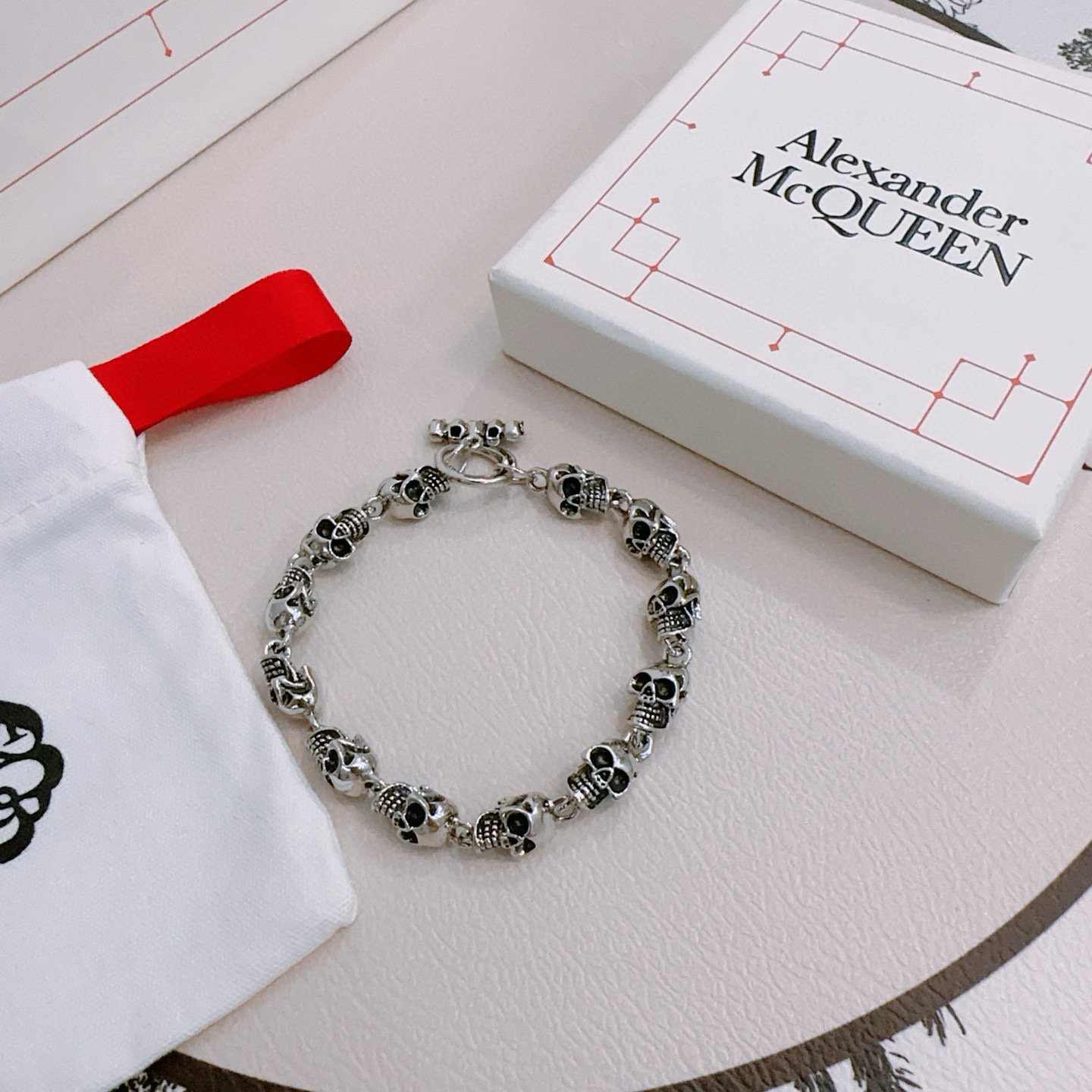   新款Alexander McQueen 亚历山大 麦昆 手链  专柜一致原版定制  骨子里那种叛逆浮