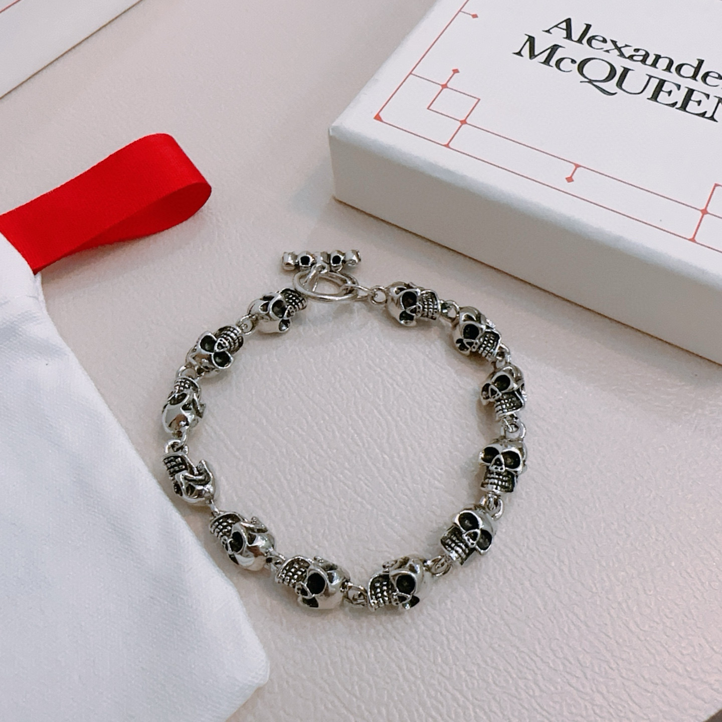  新款Alexander McQueen 亚历山大 麦昆 手链  专柜一致原版定制  骨子里那种叛逆浮