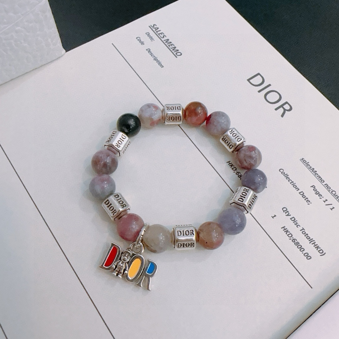         DIOR新款🔥高品质迪奥手链原单货专柜新款开模复古潮流时尚必备 男女均可佩戴 情侣款同款