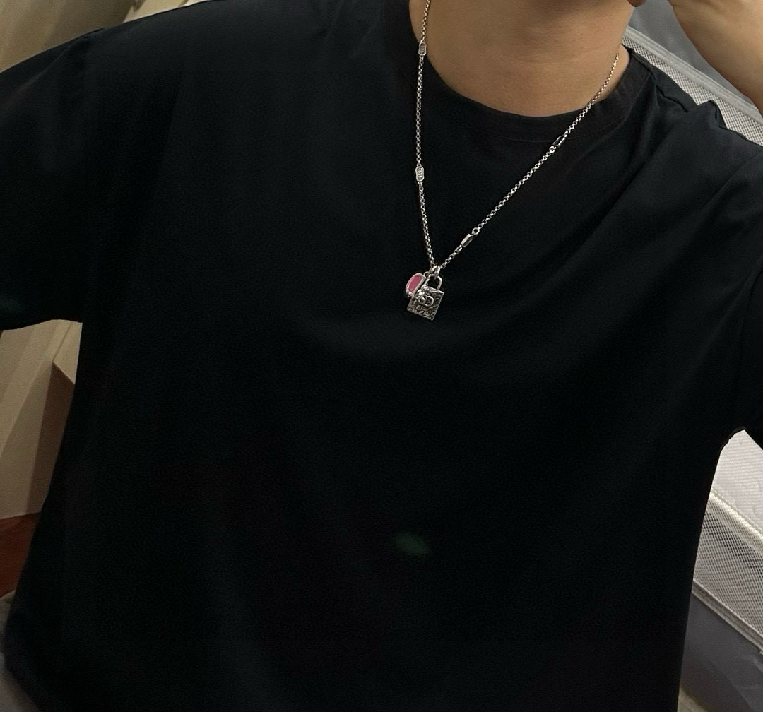    DIOR🔥新款 迪奥项链🇷🇼原单货🇷🇼专柜新款开模复古潮流时尚必备 男女均可佩戴 情侣款同款 摇滚
