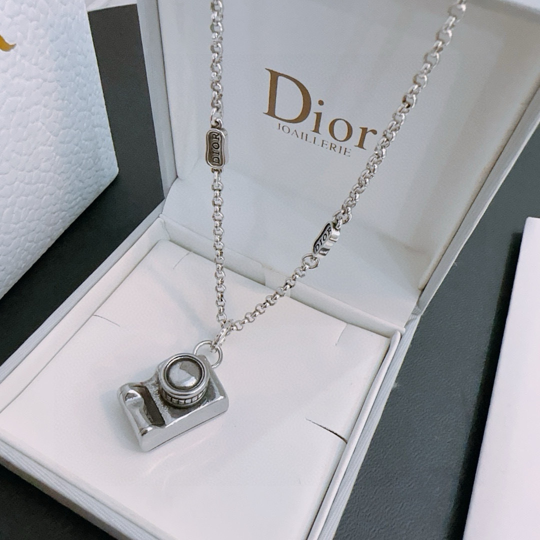    DIOR🔥新款 迪奥项链🇷🇼原单货🇷🇼专柜新款开模复古潮流时尚必备 男女均可佩戴 情侣款同款 摇滚